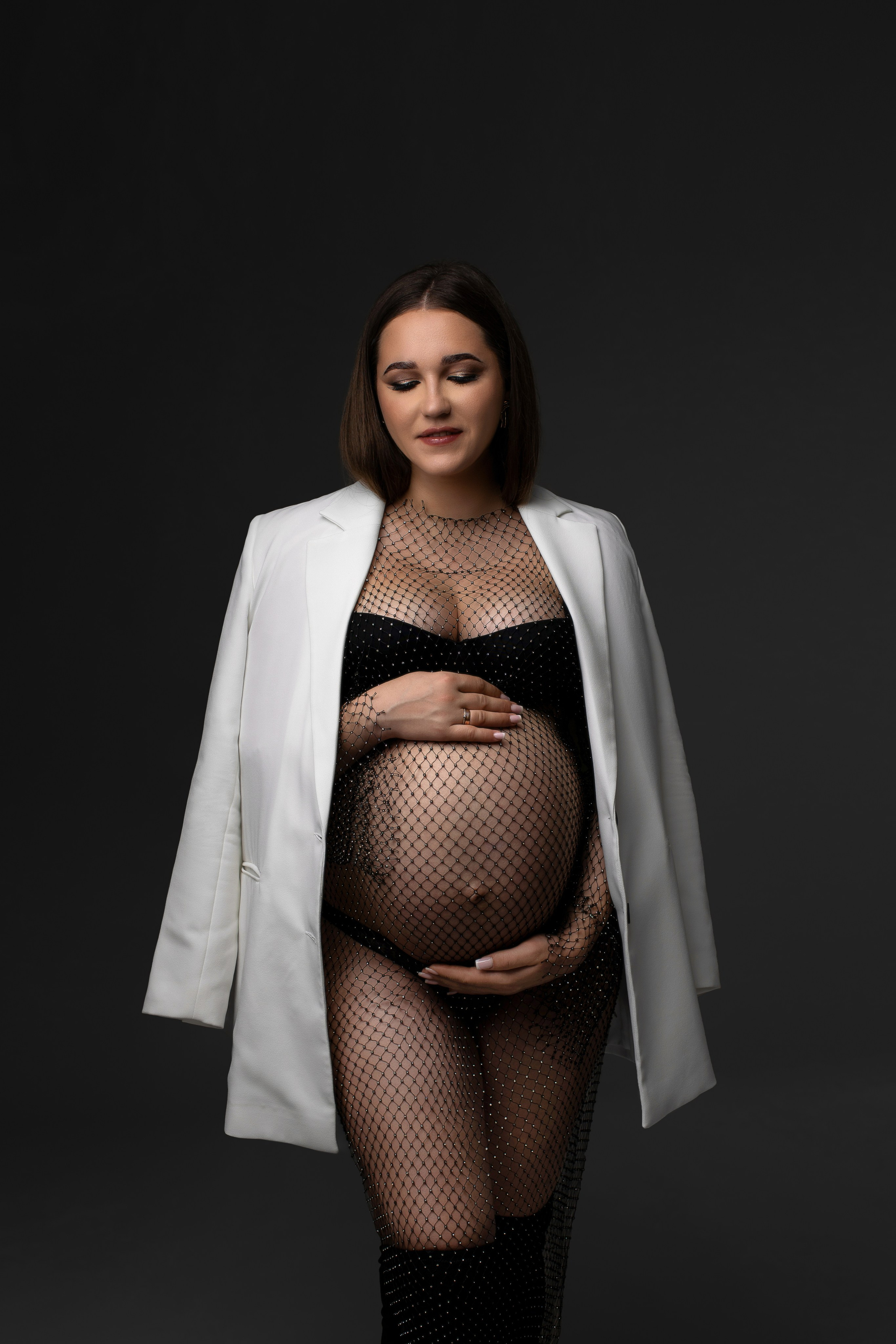 Studiofotografie, Schwangerschaft, Schwangerschaftsshooting, Fotoshooting Babybauch, Babybauchshooting, Osnabrück, Porträt, minimalistisch, schwarz-weiß, Osnabrueck, Fotograf Osnabrück, Fotografin Osnabrückk