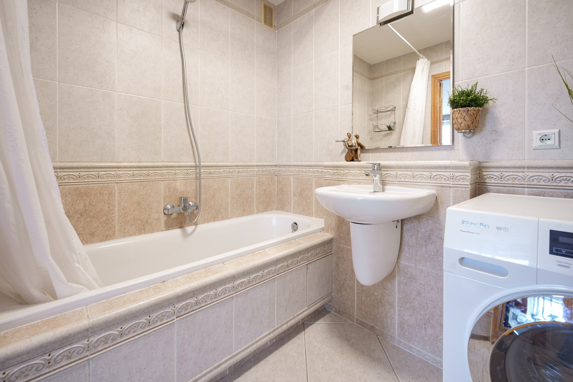 2--jų kambarių butas L. Gyros 80, Vilnius. Elina Sapiega fotografė Vilniuje