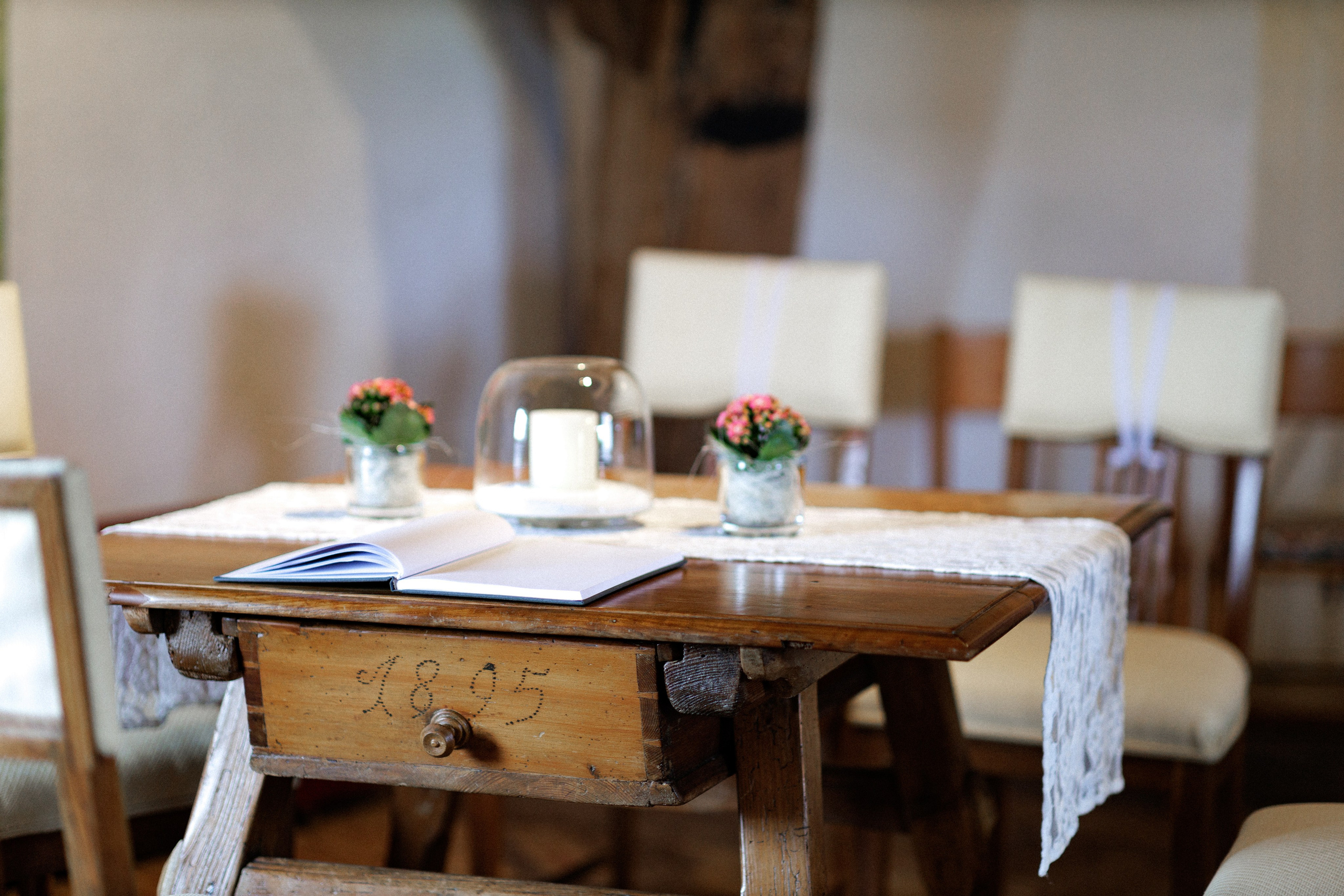 Hochzeitsfotografie an der Windmühle Eyendorf | Historische Romantik in Niedersachsen. Hochzeitsfotograf und Hochzeitsvideograf aus Hamburg | Roka21Film