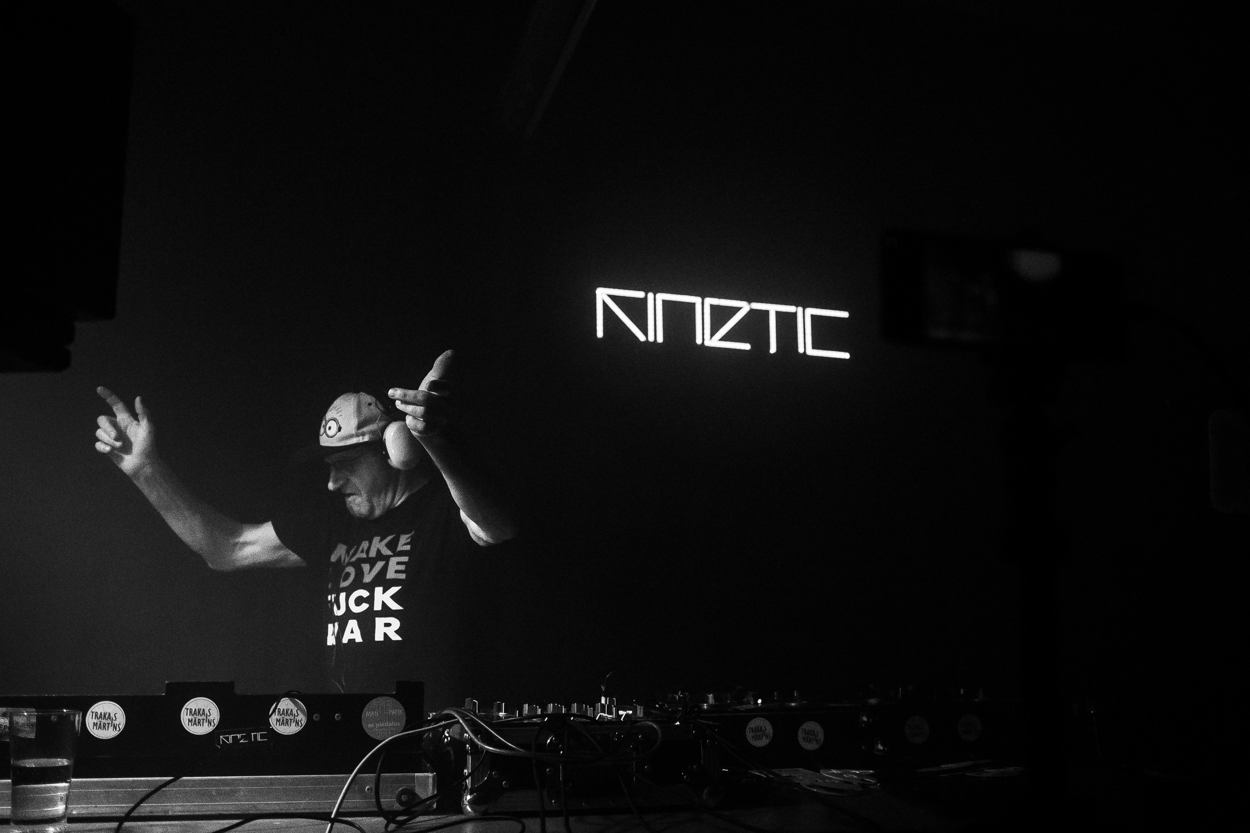 KINETIC radio pārraides viesis DJ Trakais Mārtinš 2024. Sandra Garanca Portrait and event photographer