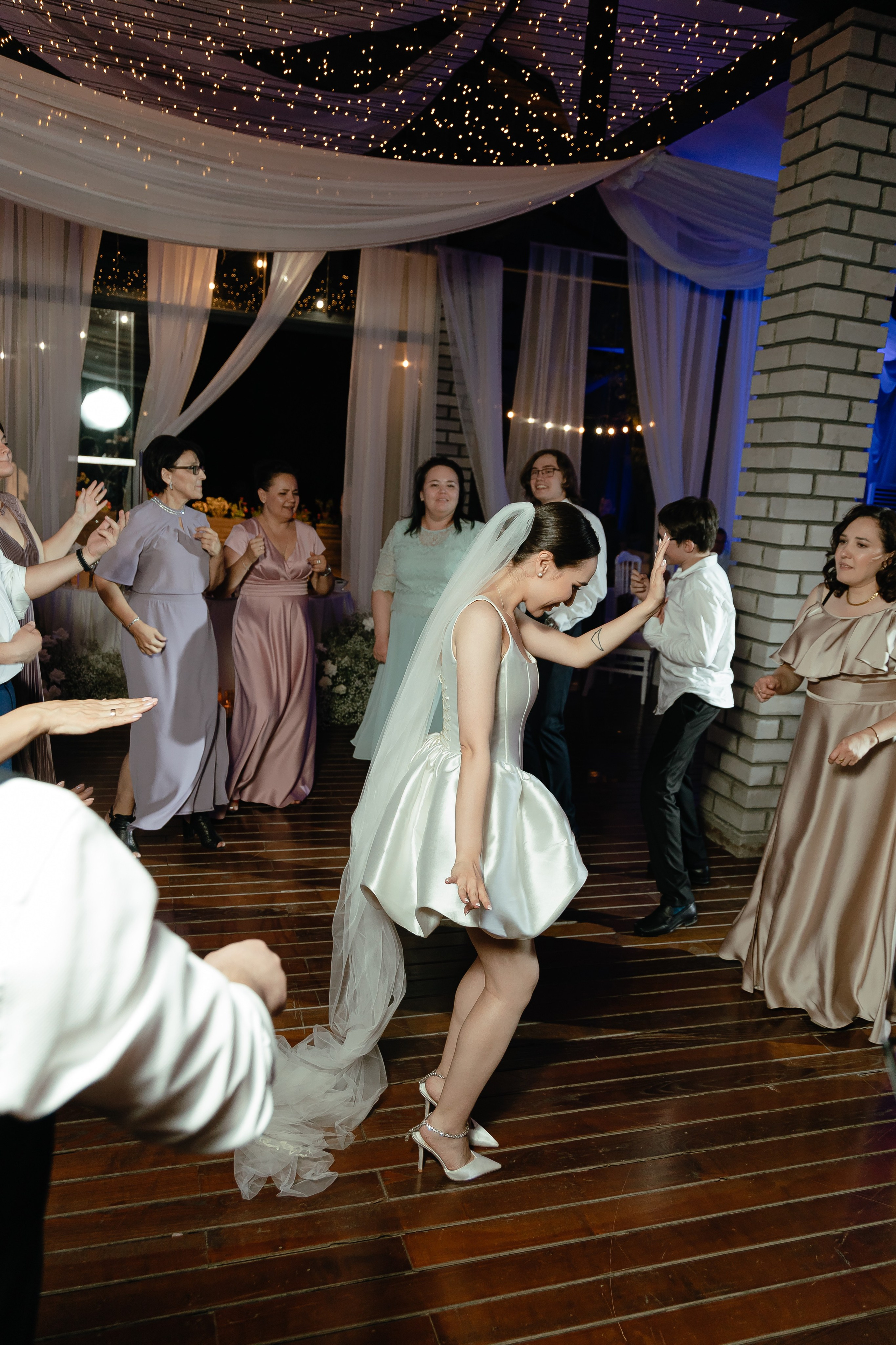 Thomas & Suyumbika. Главная