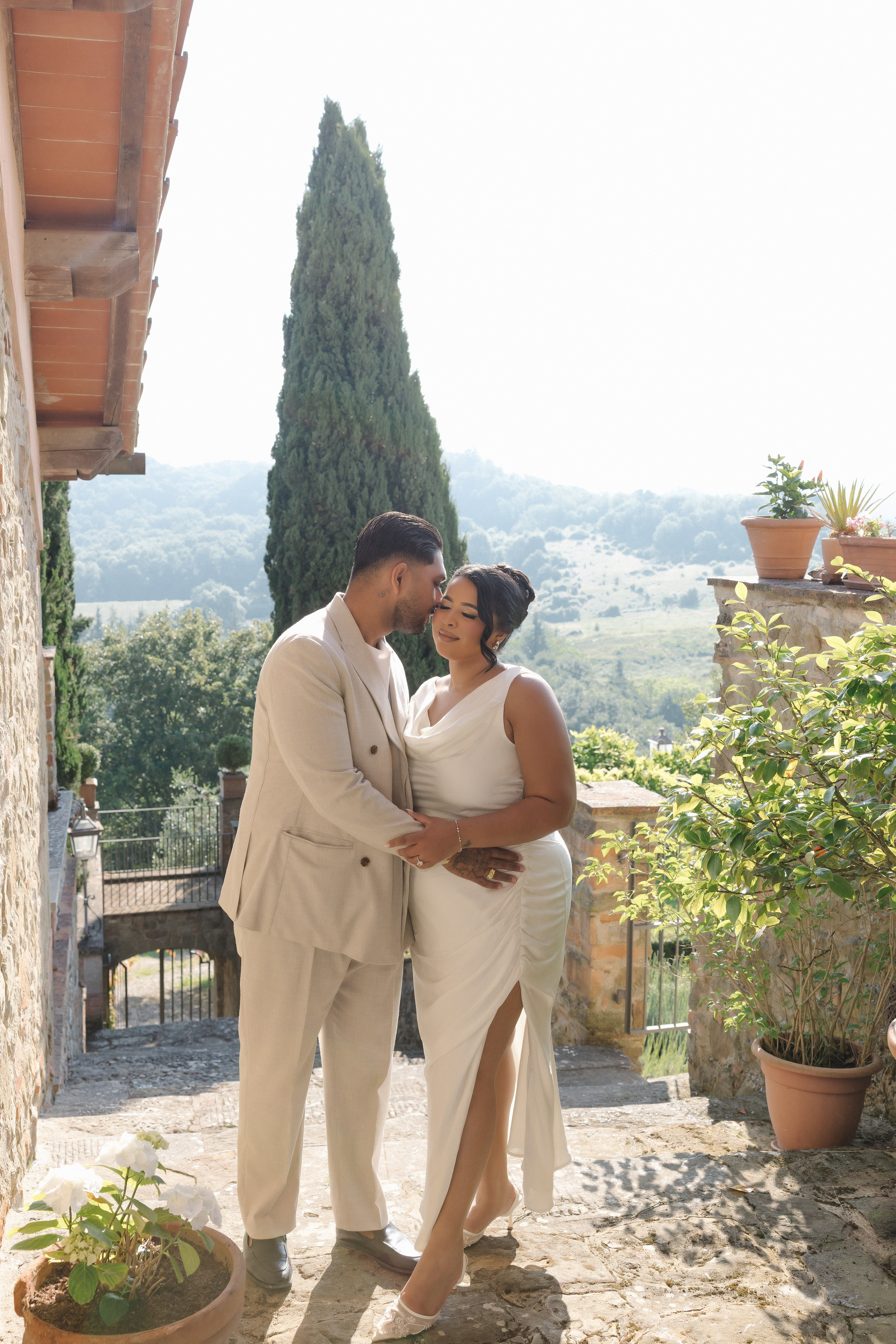 Pre-wedding in Tuscany. Wedding photographer Italy