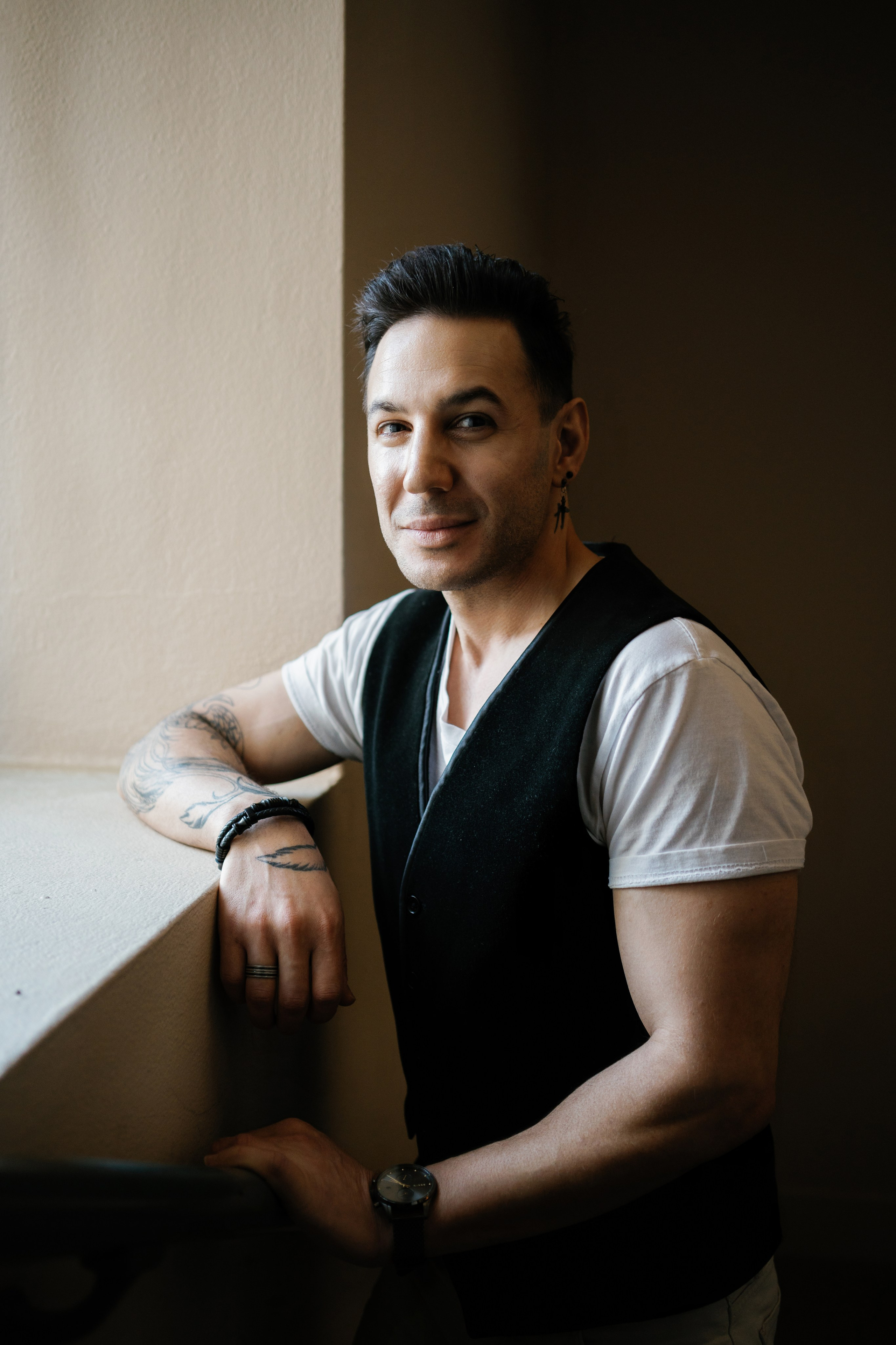 Pasadena City Hall Engagement Photoshoot, California. Wedding Photography & Videography Team in California, Los Angeles, San Francisco, San Diego and Travel