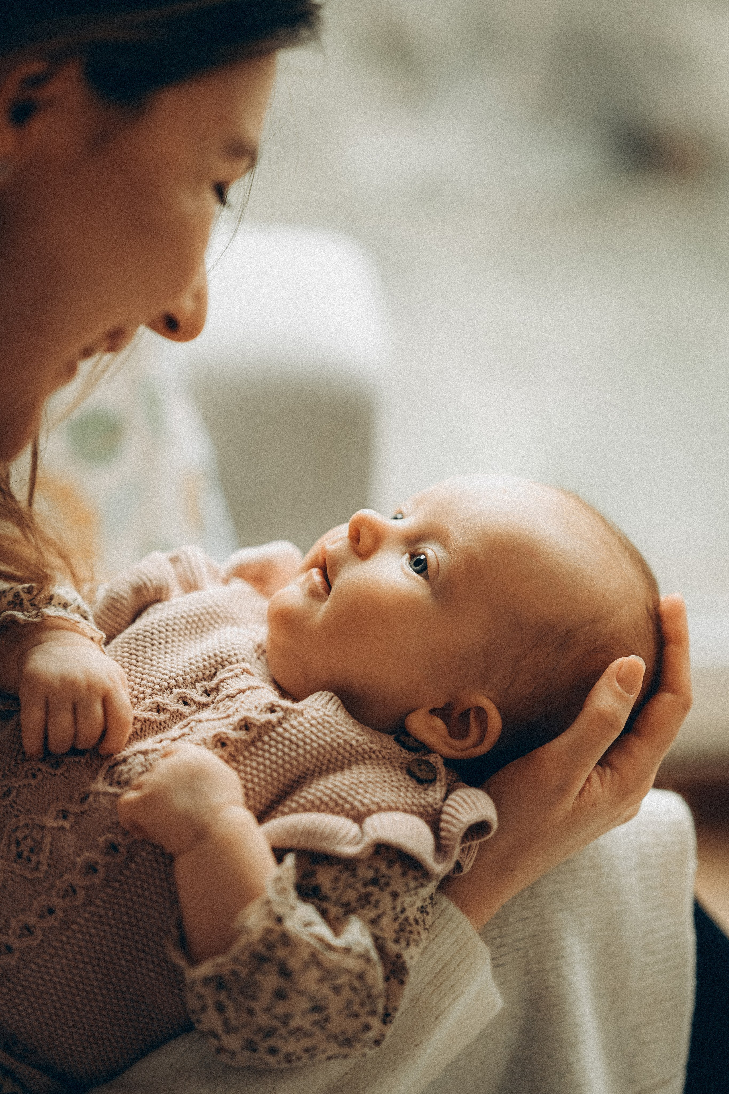 Home newborn session. Tania Gandrabur, photographer in West Midlands, England