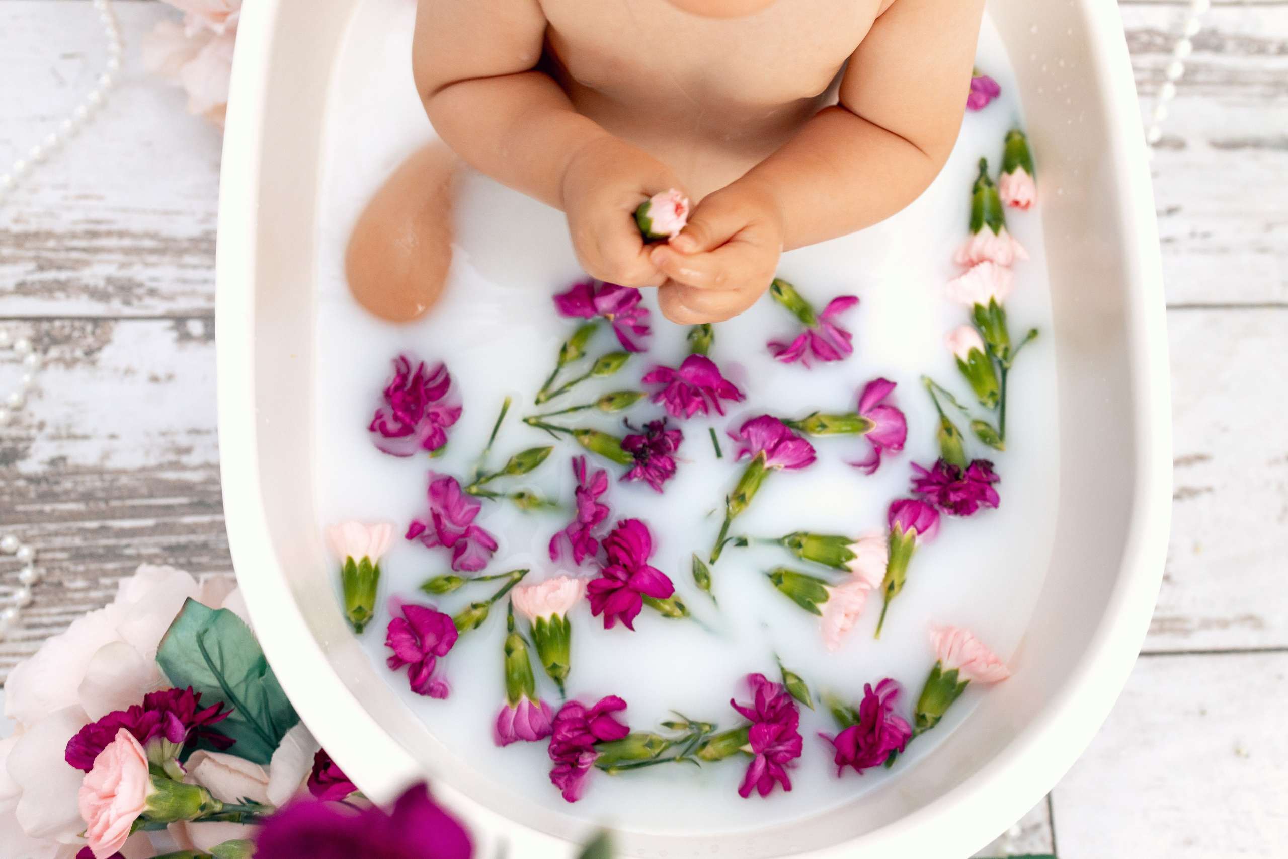 Milk bath. Anaeliseevaphoto.com