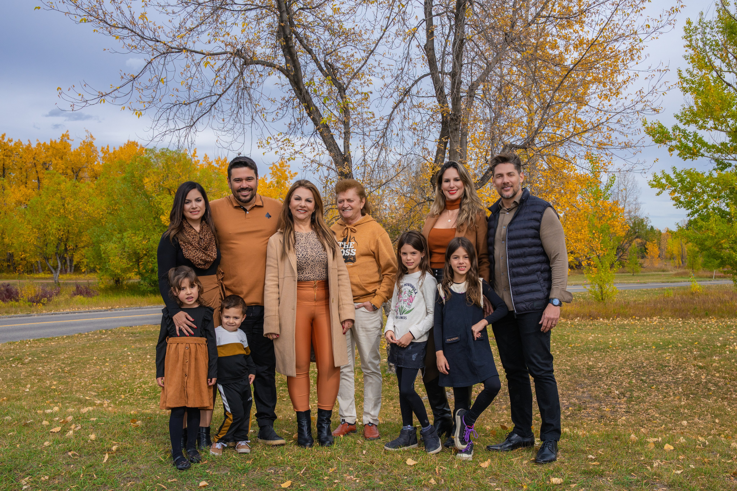 Ariana’s Family. Carlos Lima Photography — Photographer in Calgary