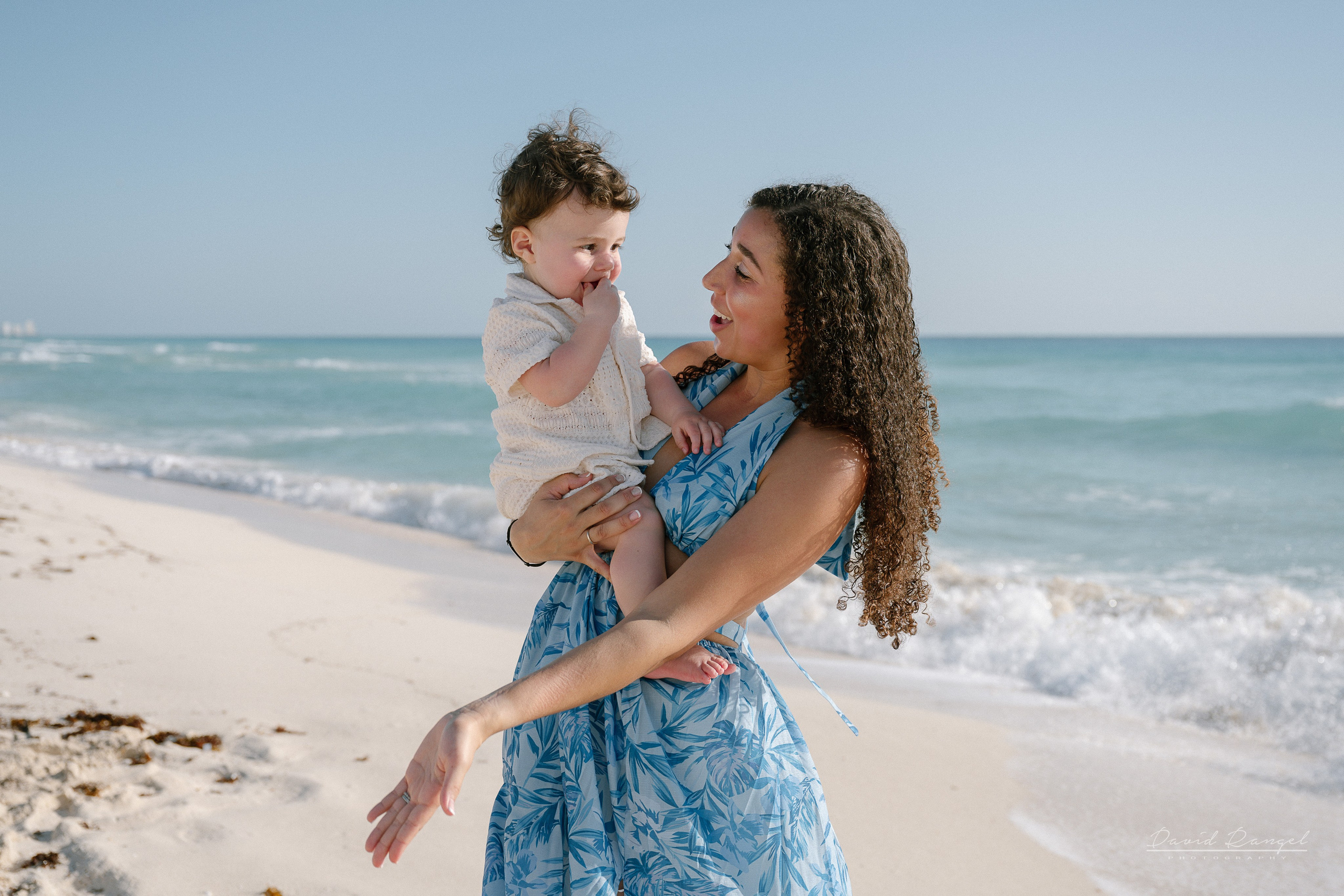 Gabi Guilliod — Family Session — Playa Delfines. Destination wedding photographer based in Cancun and Riviera Maya with service worldwide
