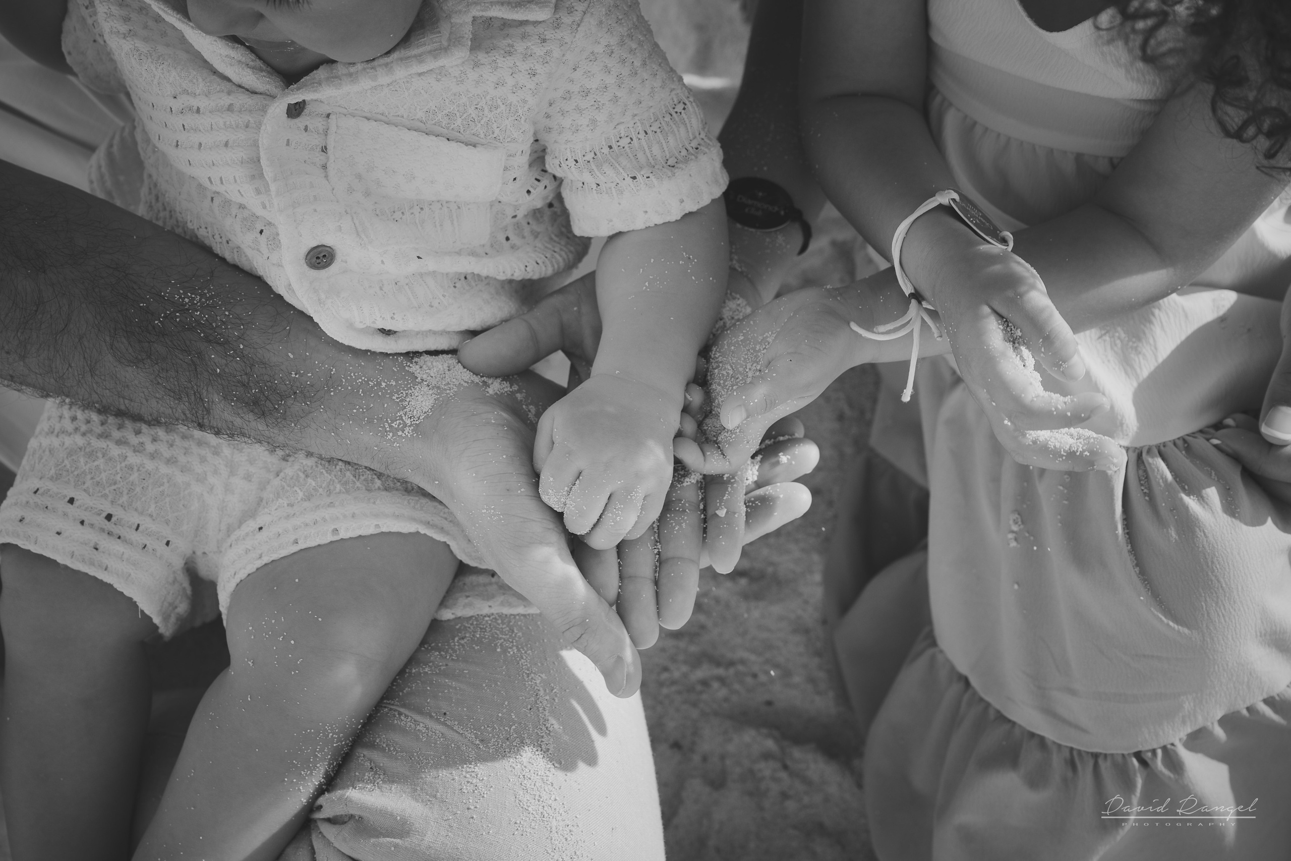 Gabi Guilliod — Family Session — Playa Delfines. Destination wedding photographer based in Cancun and Riviera Maya with service worldwide