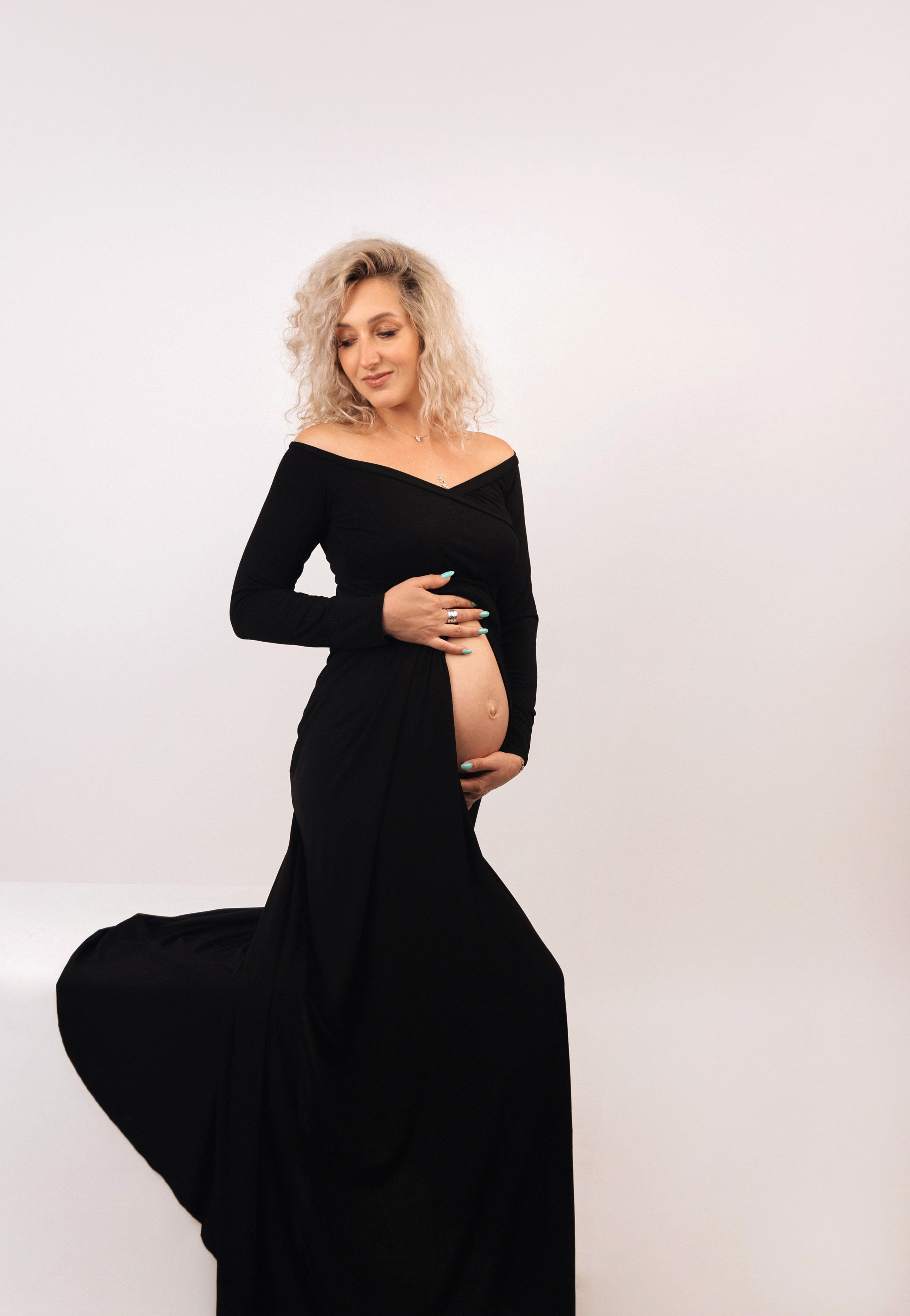 Studio pregnancy photoshooting for Alina and Michael. Home