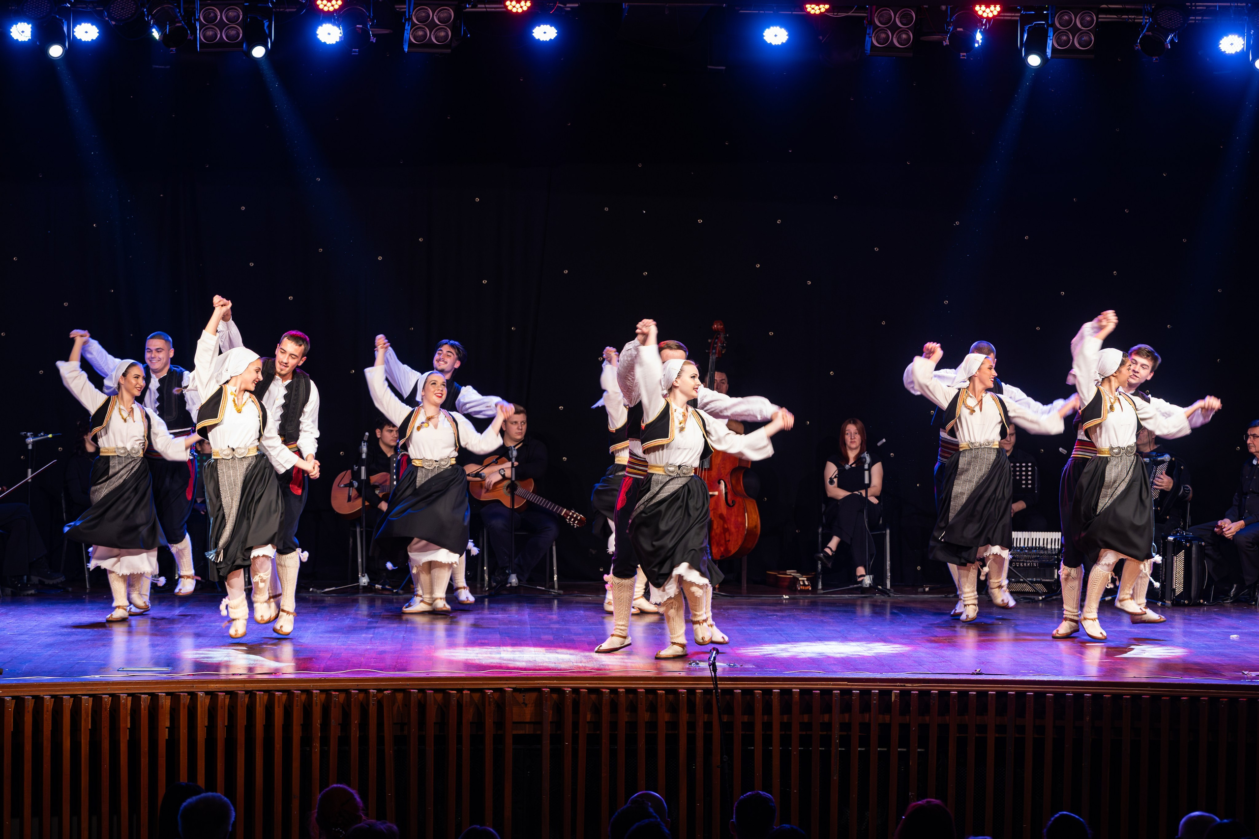 Folklorni koncert RKUD Proleter — Dom Mladih. Namir Čomaga — fotograf iz Sarajeva, portreti, tradicija i kultura u fokusu objektiva