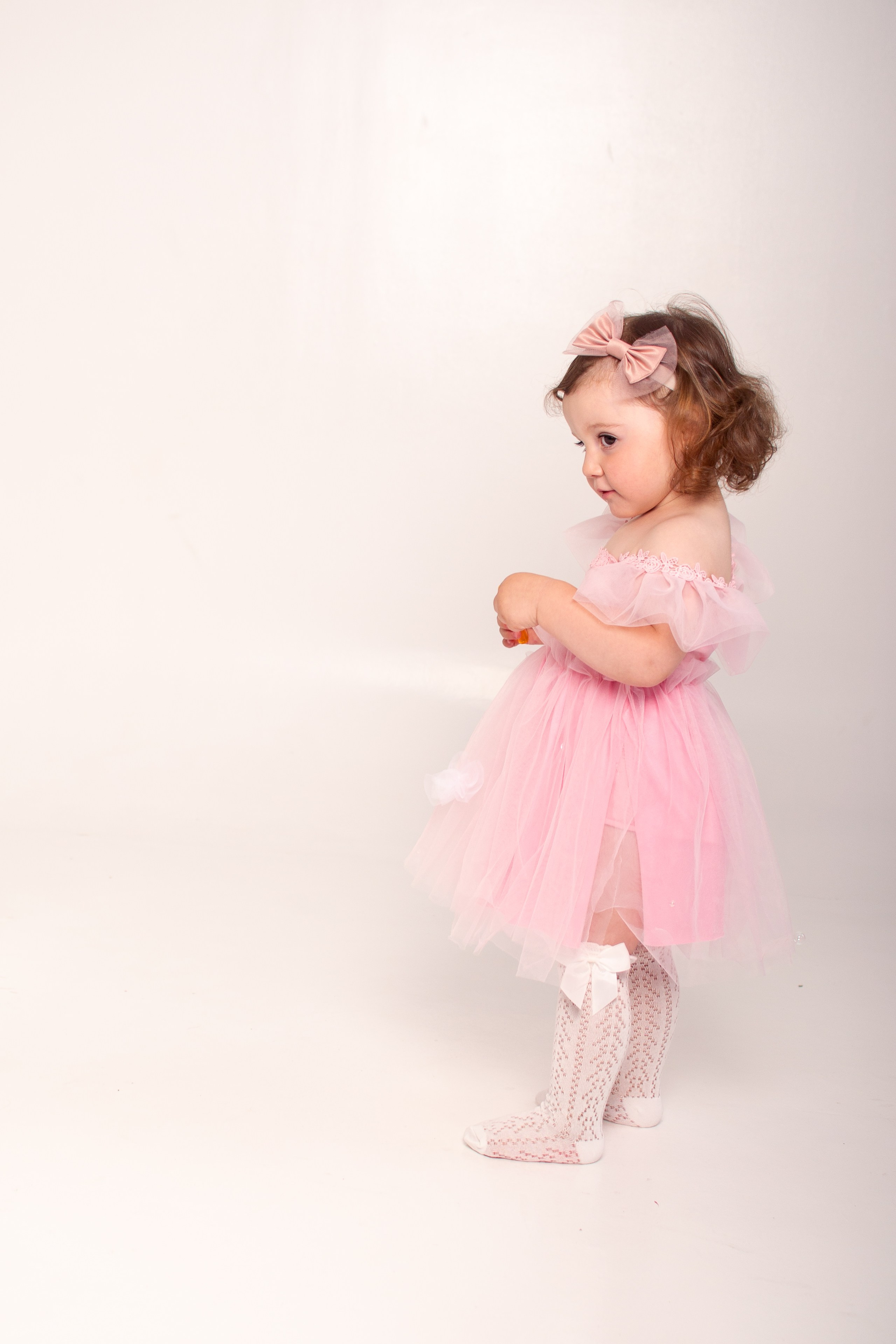 Фотосессия с пионами. Фотограф новорожденных в Темиртау и Караганде Любовь Жукова newborn