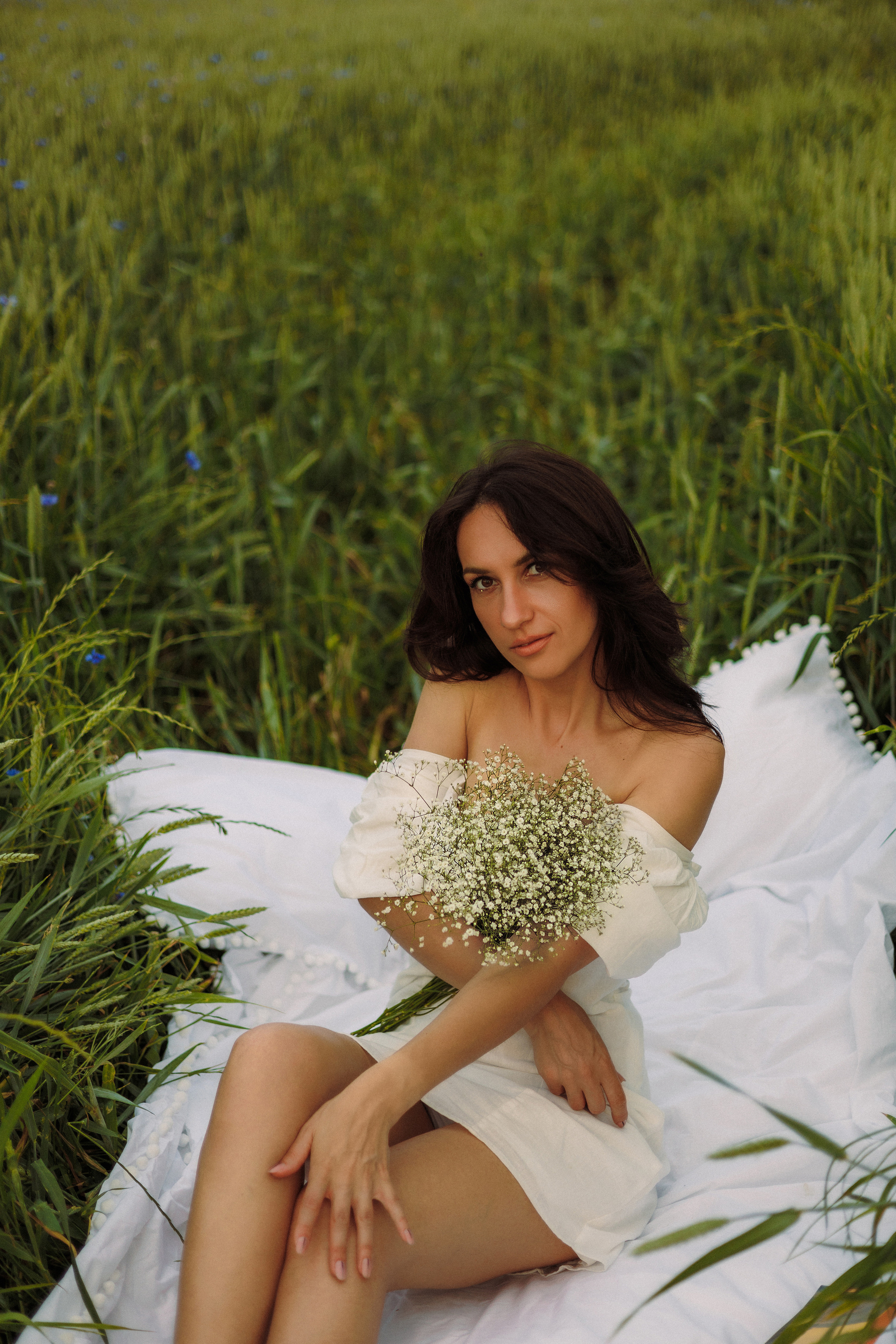 Golden Fields. Outdoor Portraits at Sunset | Feminine, Natural & Dreamy. Kristina Kozheltsova- Soulful Portrait&Lifestyle&Love Story Photographer in Leipzig, Germany