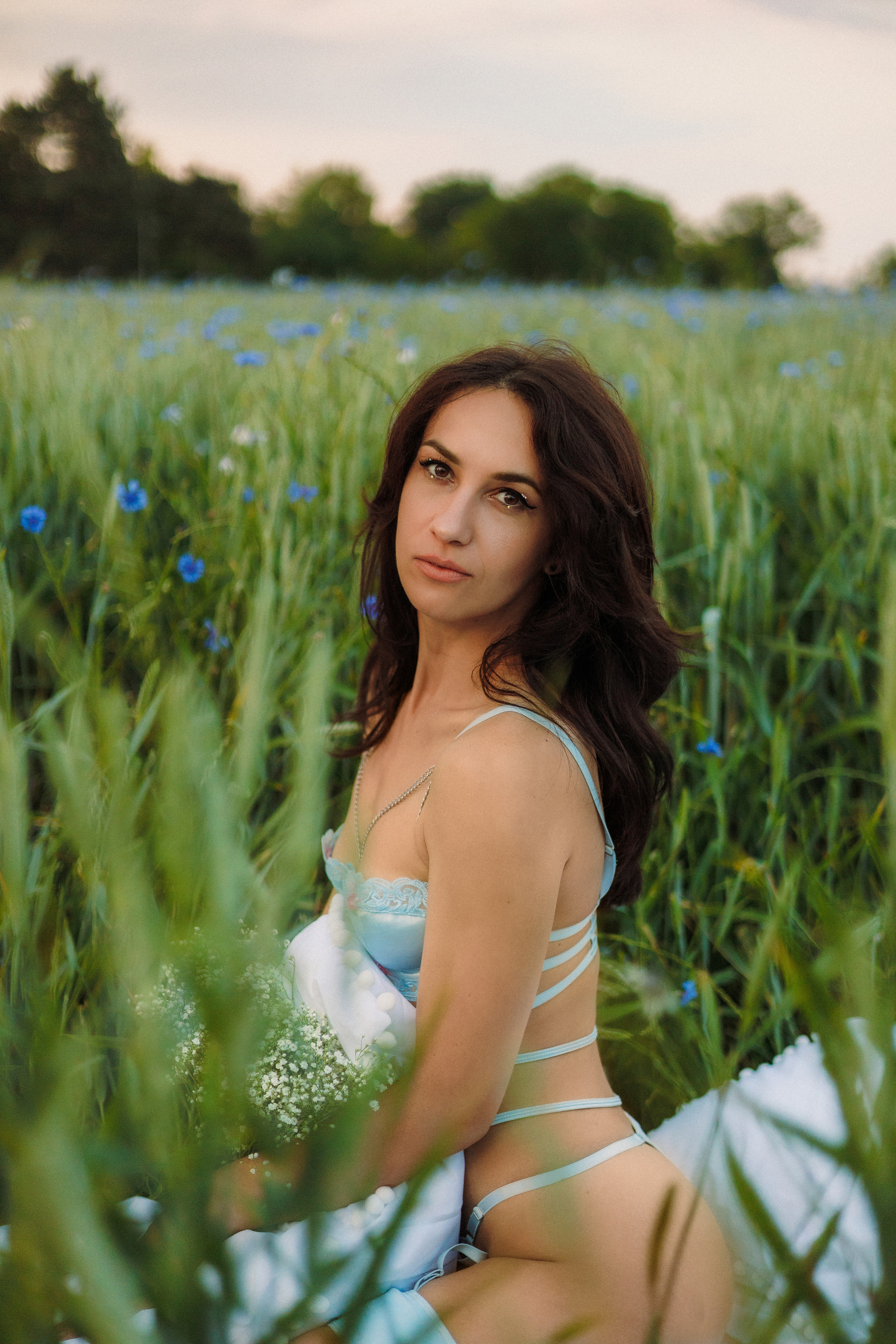 Golden Fields. Outdoor Portraits at Sunset | Feminine, Natural & Dreamy. Kristina Kozheltsova- Soulful Portrait&Lifestyle&Love Story Photographer in Leipzig, Germany