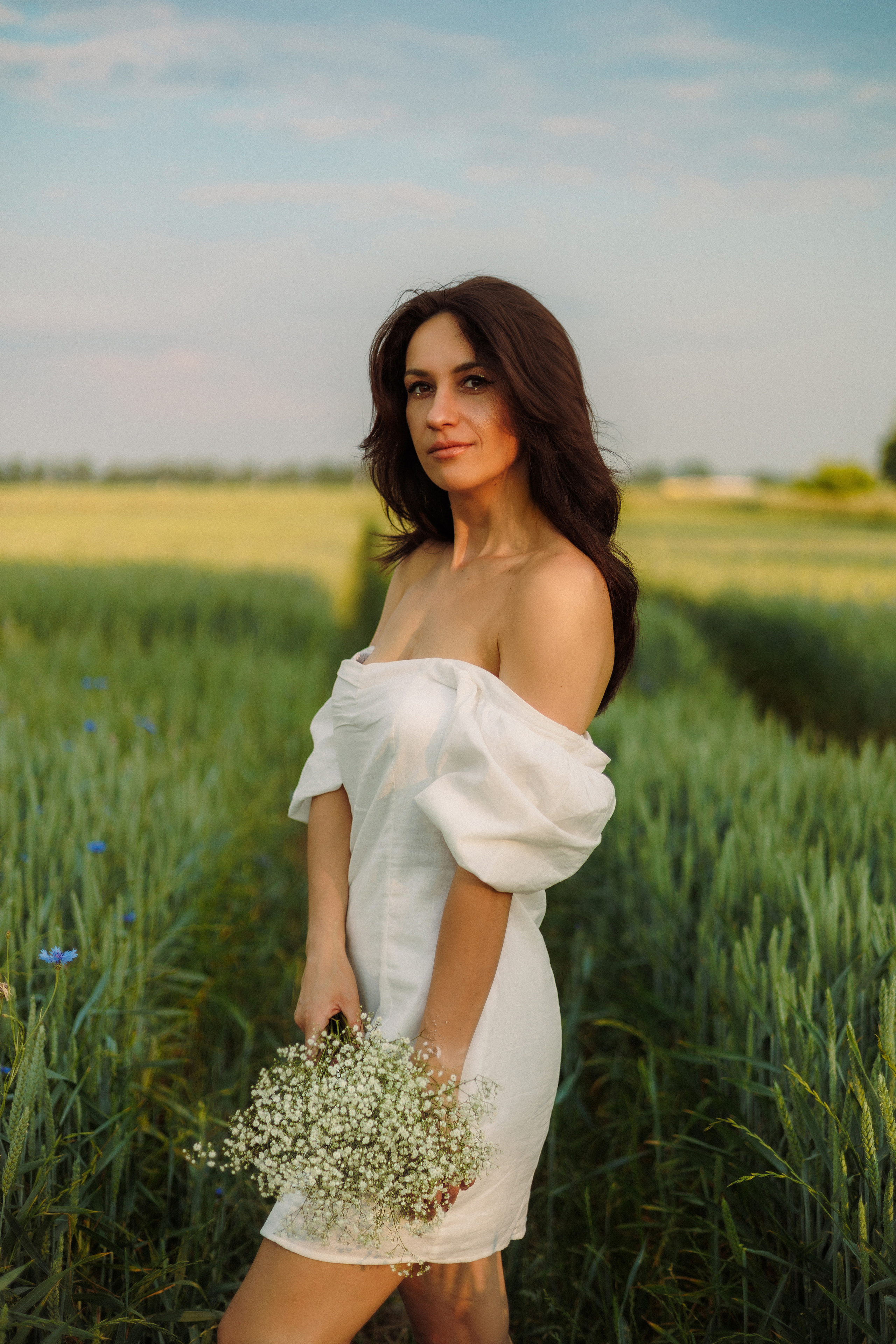 Golden Fields. Outdoor Portraits at Sunset | Feminine, Natural & Dreamy. Kristina Kozheltsova- Soulful Portrait&Lifestyle&Love Story Photographer in Leipzig, Germany