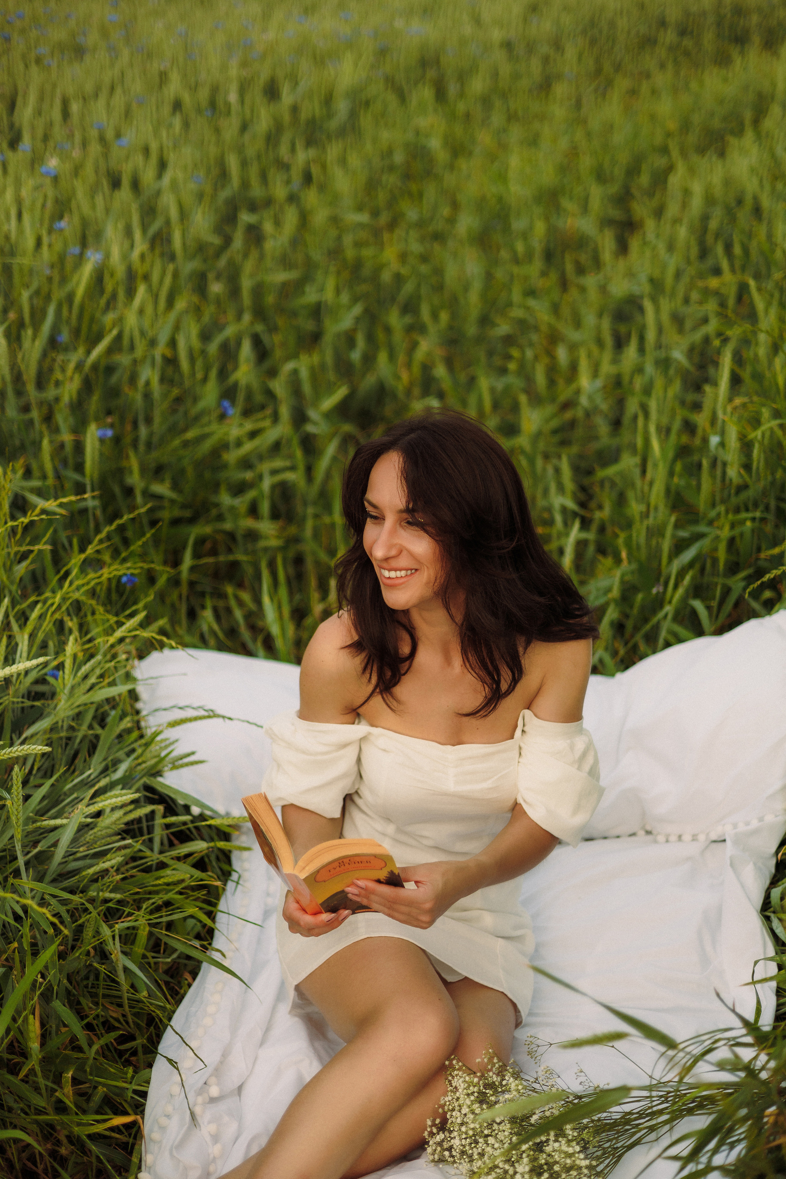 Golden Fields. Outdoor Portraits at Sunset | Feminine, Natural & Dreamy. Kristina Kozheltsova- Soulful Portrait&Lifestyle&Love Story Photographer in Leipzig, Germany