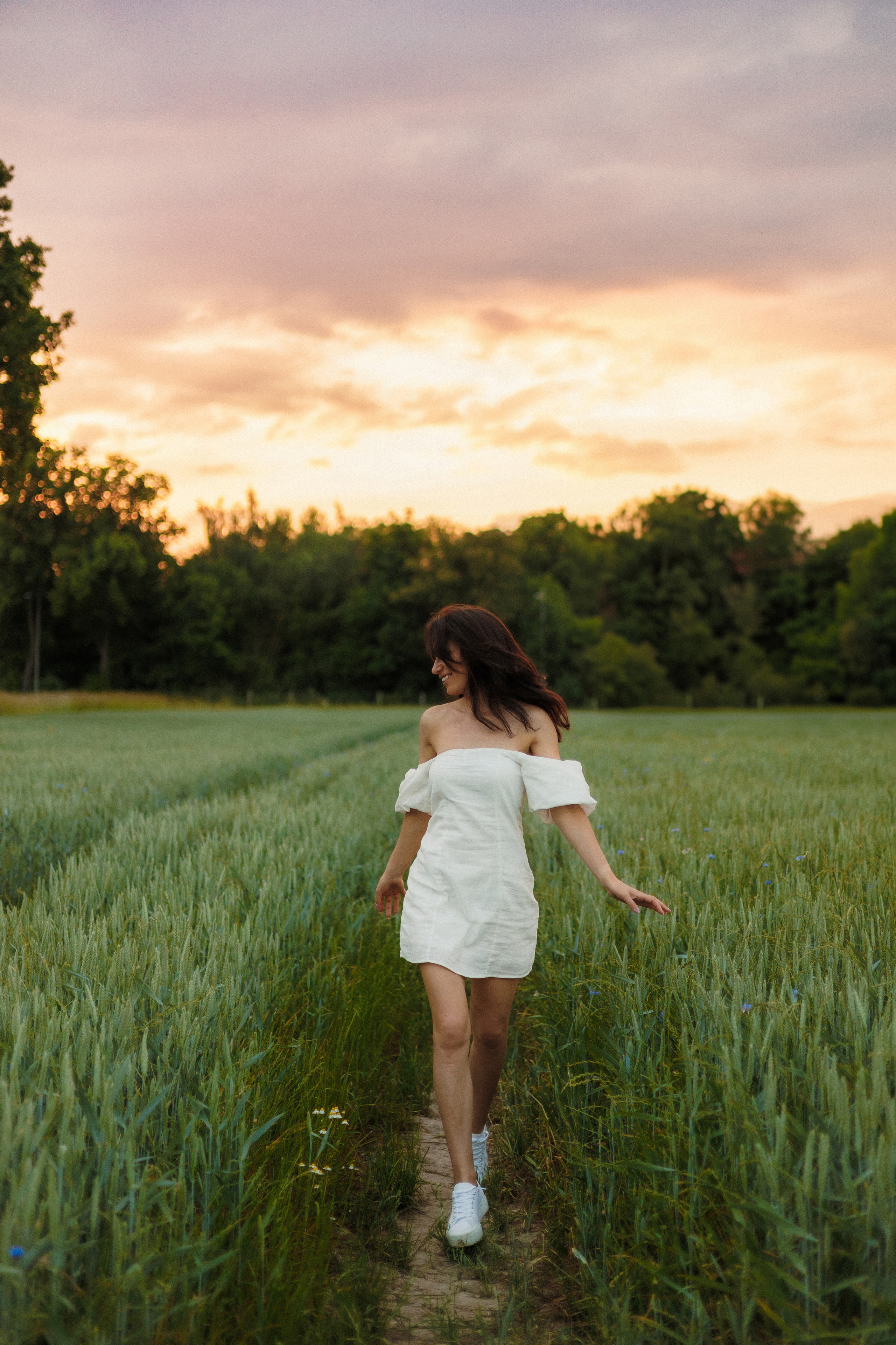 Golden Fields. Outdoor Portraits at Sunset | Feminine, Natural & Dreamy. Kristina Kozheltsova- Soulful Portrait&Lifestyle&Love Story Photographer in Leipzig, Germany