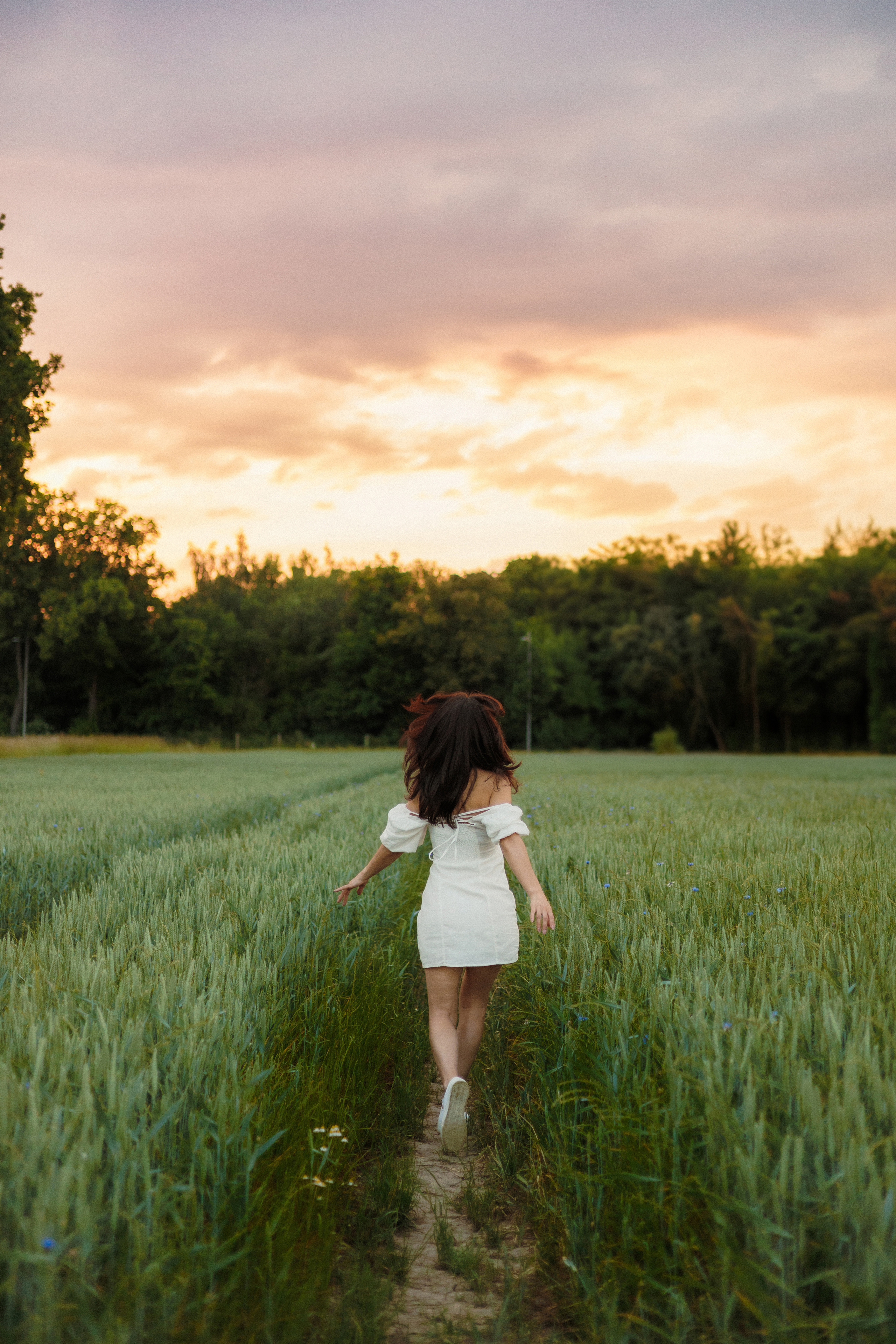 Golden Fields. Outdoor Portraits at Sunset | Feminine, Natural & Dreamy. Kristina Kozheltsova- Soulful Portrait&Lifestyle&Love Story Photographer in Leipzig, Germany