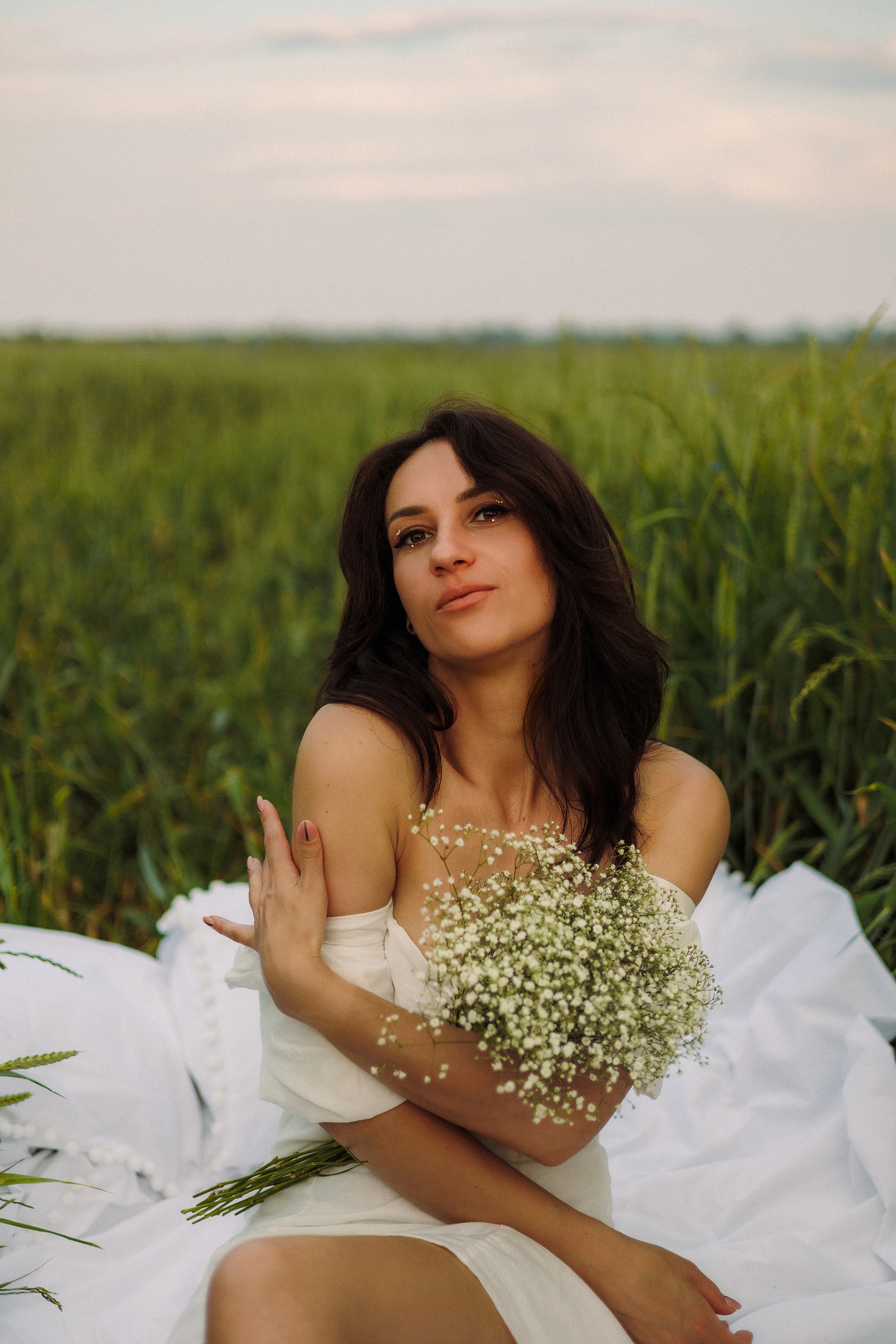 Golden Fields. Outdoor Portraits at Sunset | Feminine, Natural & Dreamy. Kristina Kozheltsova- Soulful Portrait&Lifestyle&Love Story Photographer in Leipzig, Germany