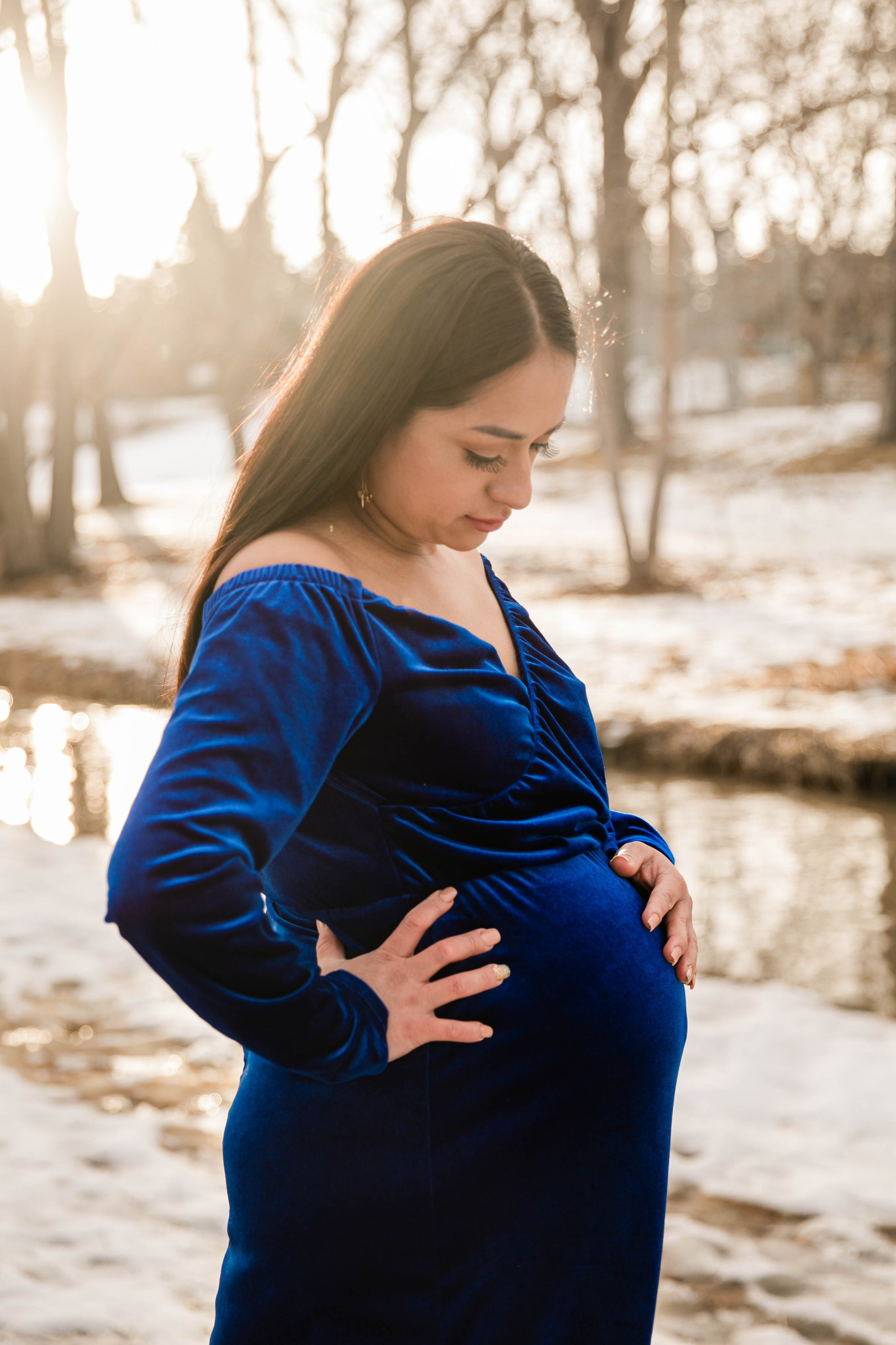 Maternity Photos — Confederation Park — Dulce. Fotografía accesible en Calgary