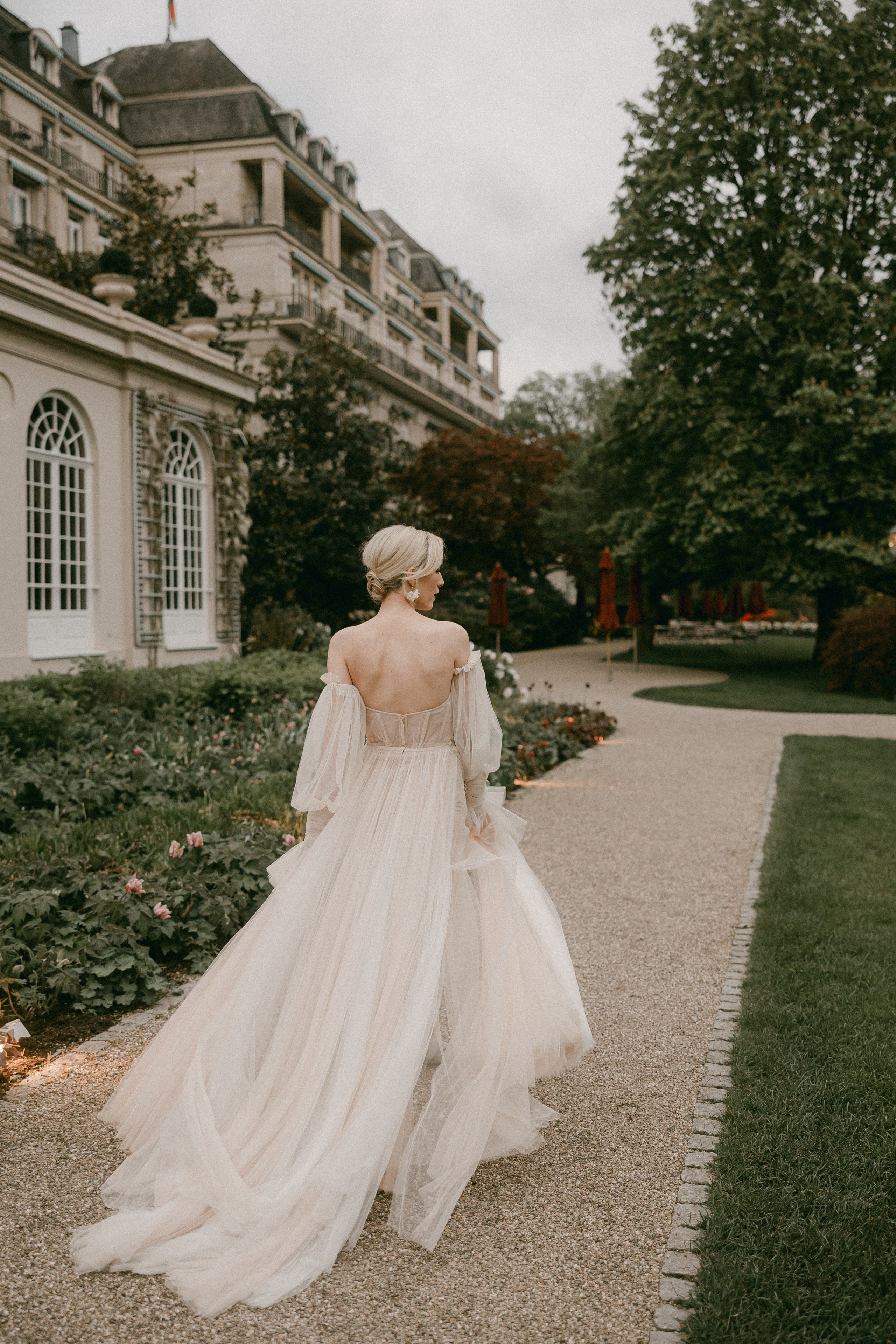 Sarah/ getting ready. Wedding and Family Photographer Switzerland and Italy. Valeria Diaz