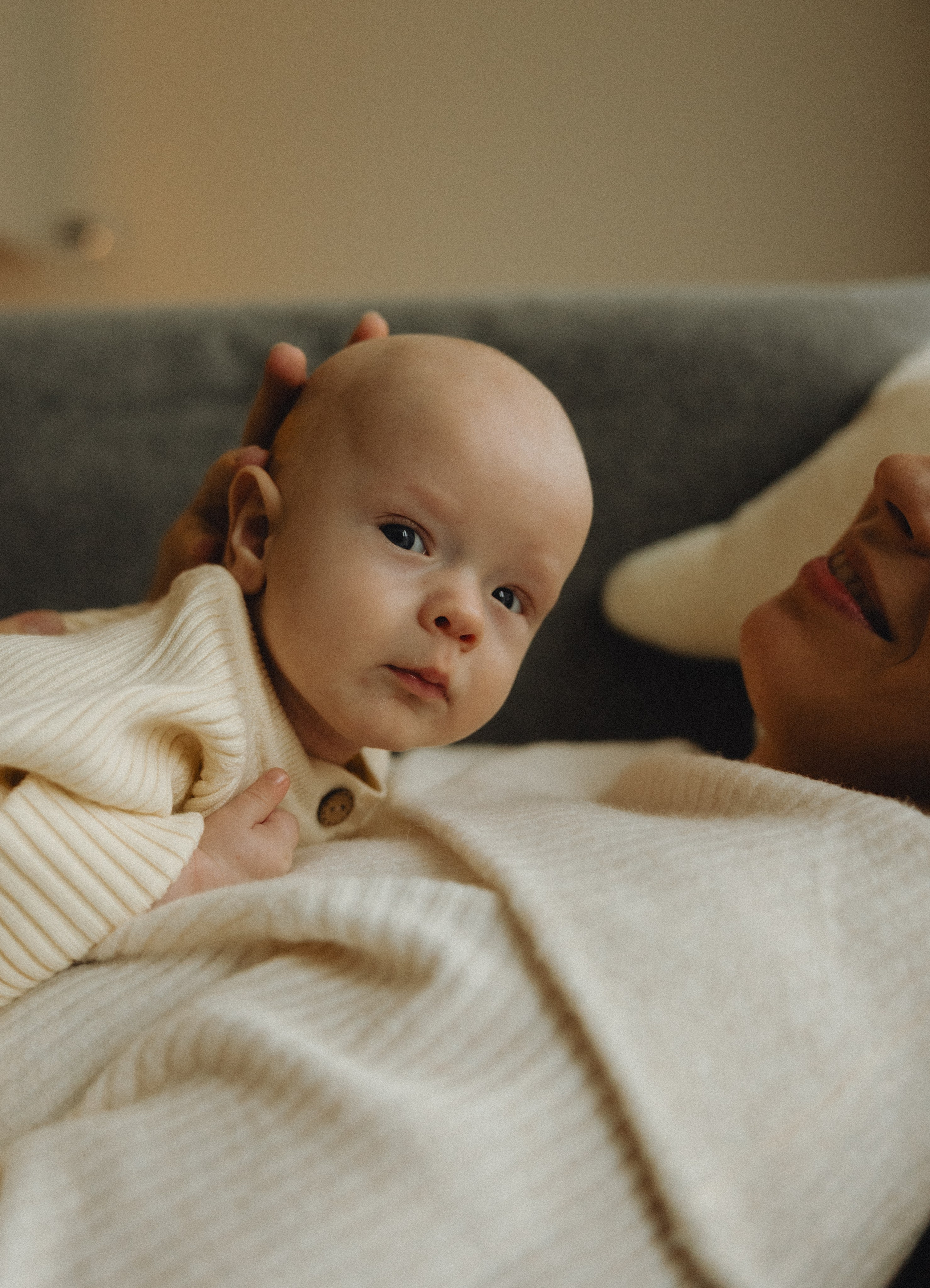 Naujagimio fotosesija namuose | 2025. Vestuvių ir šeimų fotografė Lena Bondarenko / belove photo