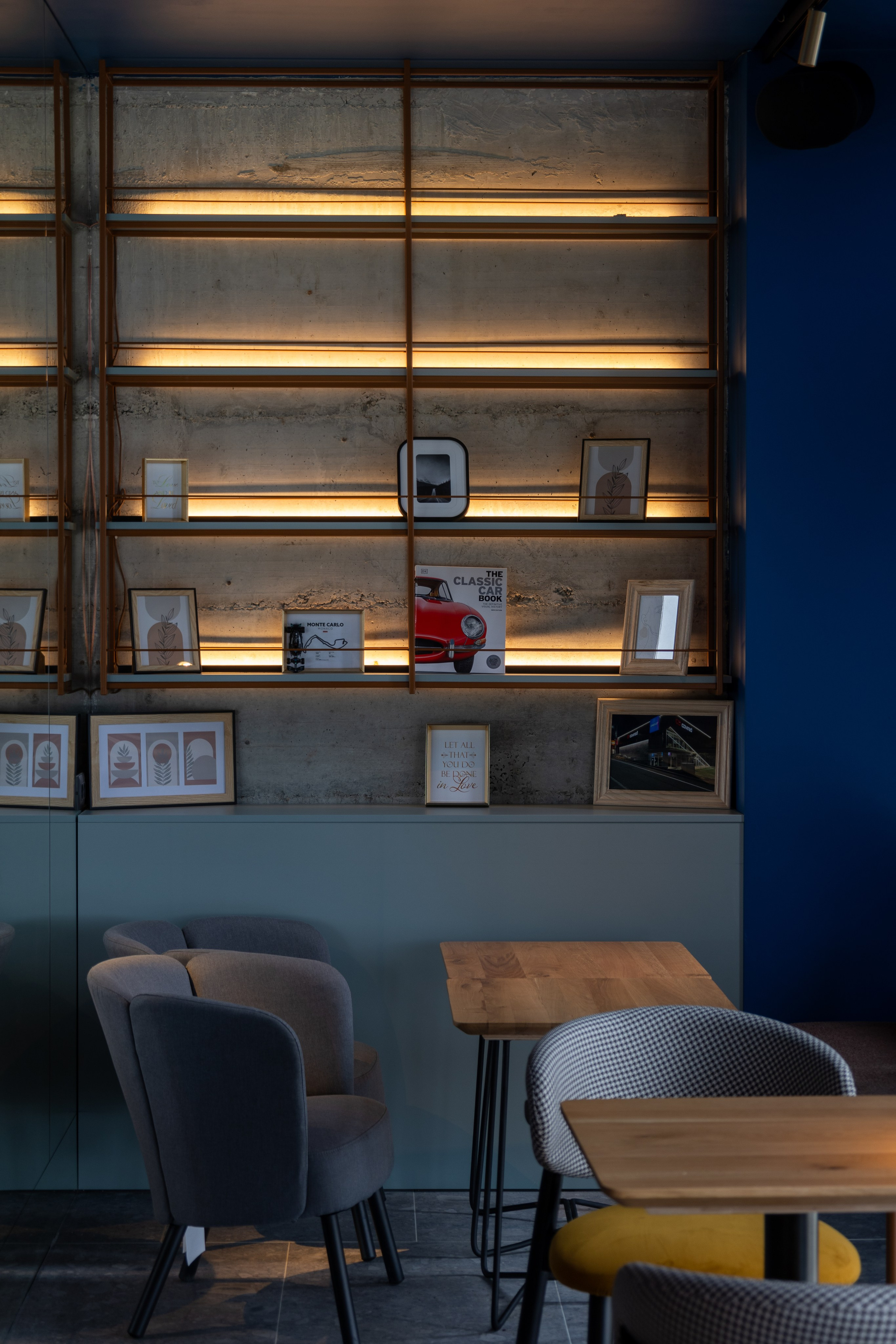 Cafenea “Monte Carlo” Buhuși. Fotograf. Lucrez cu oameni, produse și spații. Portret și fotografie creativă. Bacău, România. Lidia Savinoiu