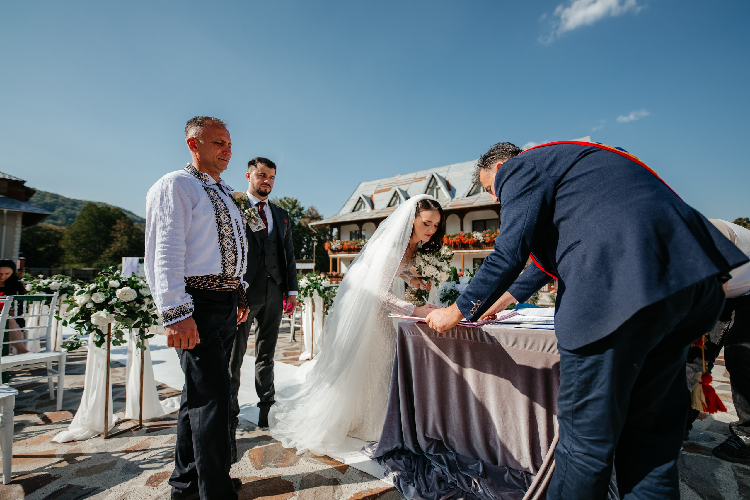 Elena & Ionut. Fotograf si Videograf | Nuntă-Botez