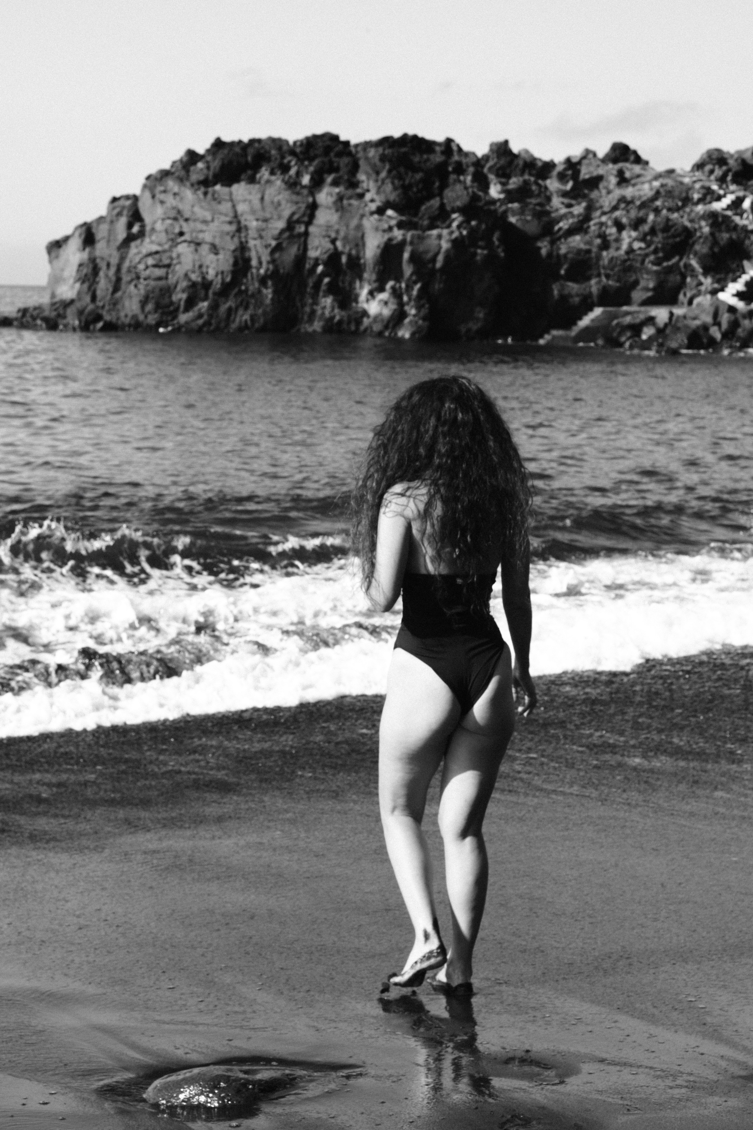 Meggy Câmara de Lobos + ocean. Portrait photographer in Madeira — Marina Shtukina