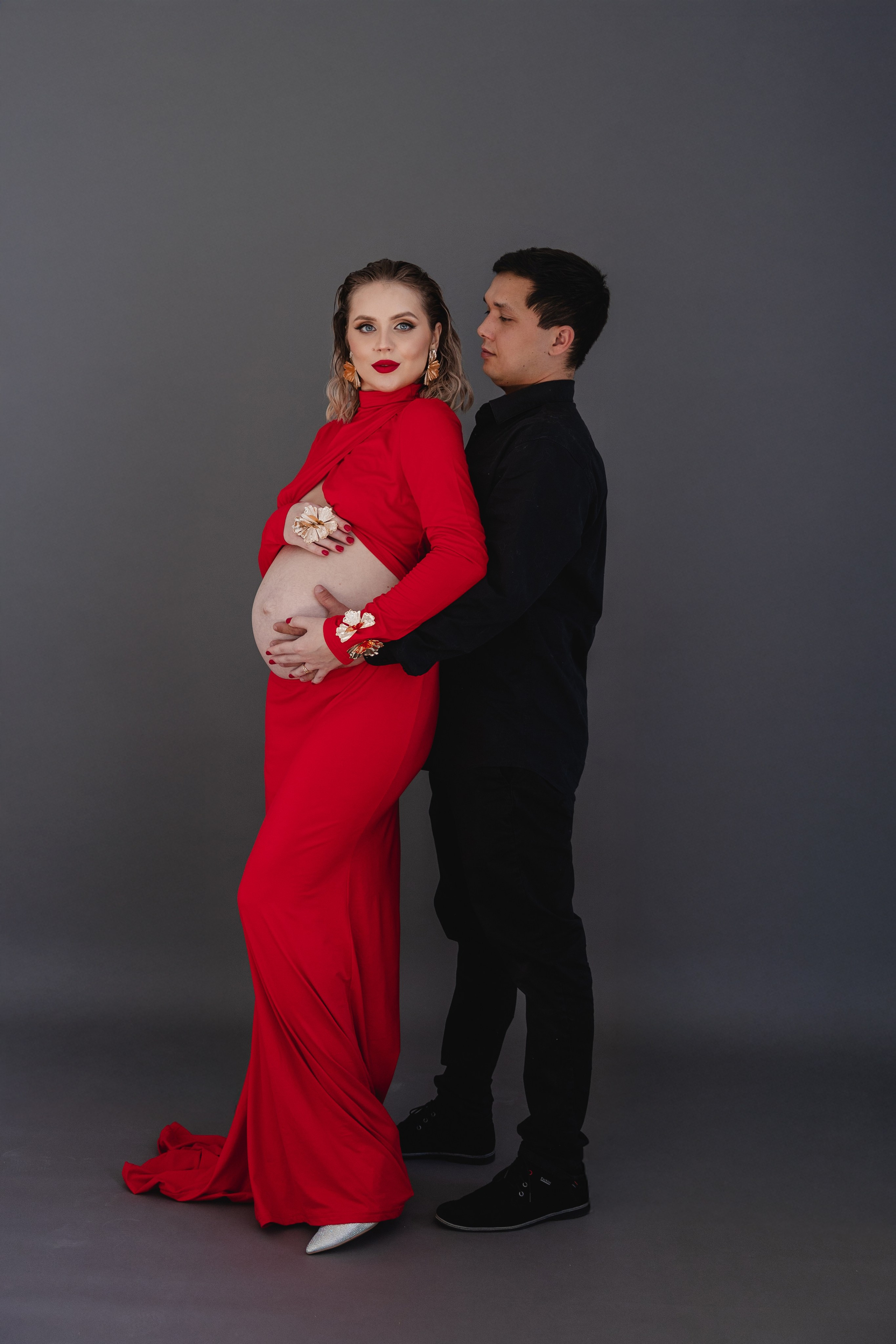 Babybauch Shooting im Fotostudio | Schwangerschaftsfotos in Bochum. Hochzeitsfotografin Bochum | Halyna Reiche Fotografie NRW