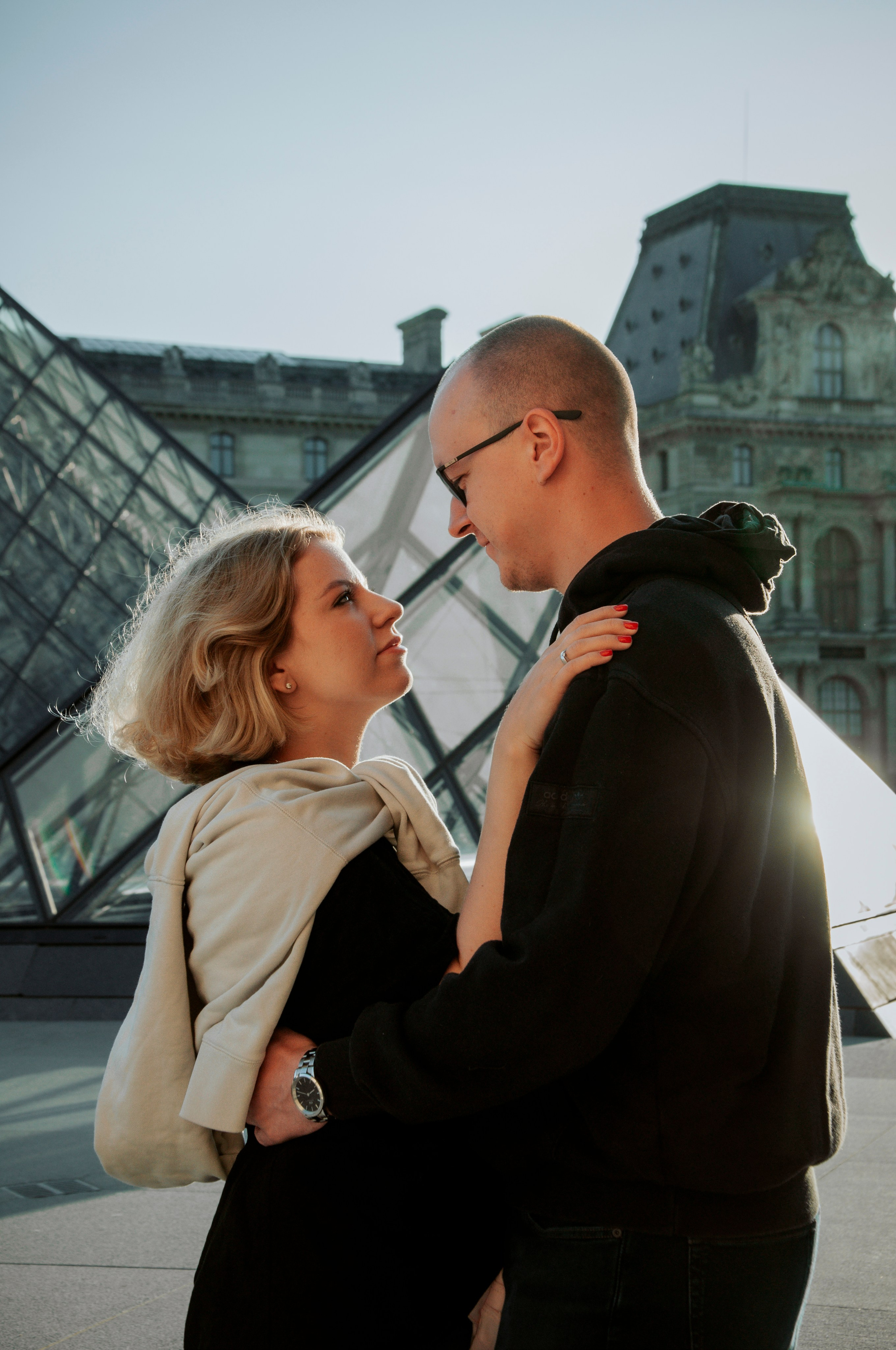 Couple photoshoot near the Louvre. Paris photographer — Polina Osipova