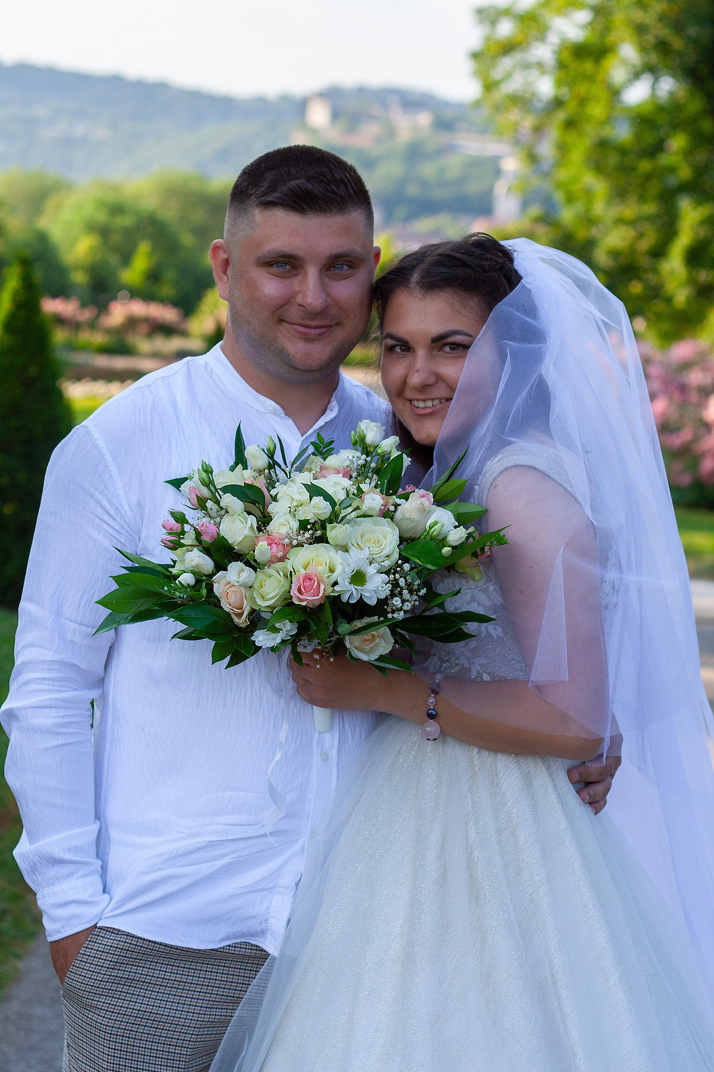 Promenade photo de mariage à Besançon: Julia et Denis. Photographe et graphiste Anastasiia LITVIN - Besançon, France