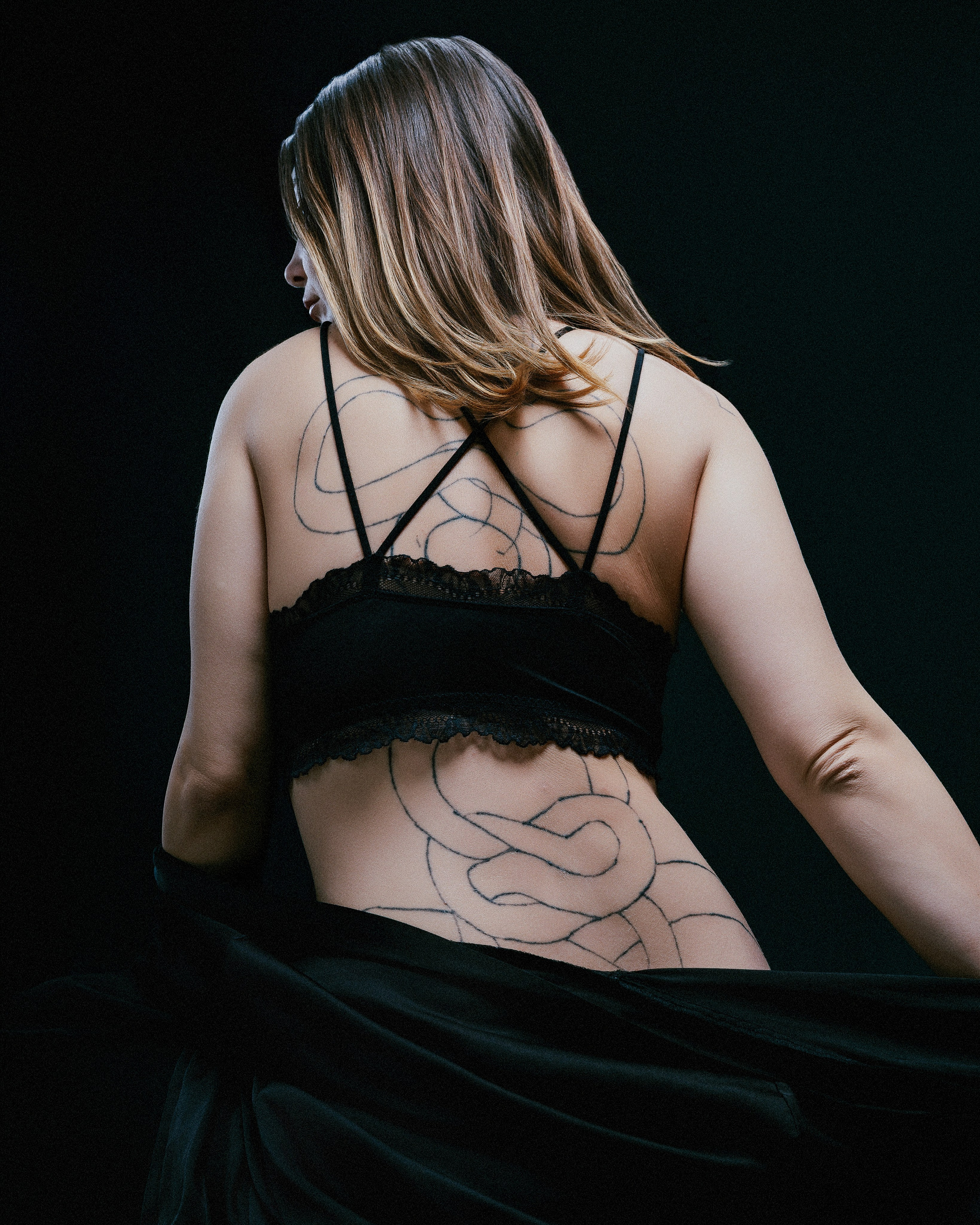 Studio foto profesional în București, specializat în portrete, beauty, fashion și fotografie de produs. Lumini de calitate. – Mitroi Iulian