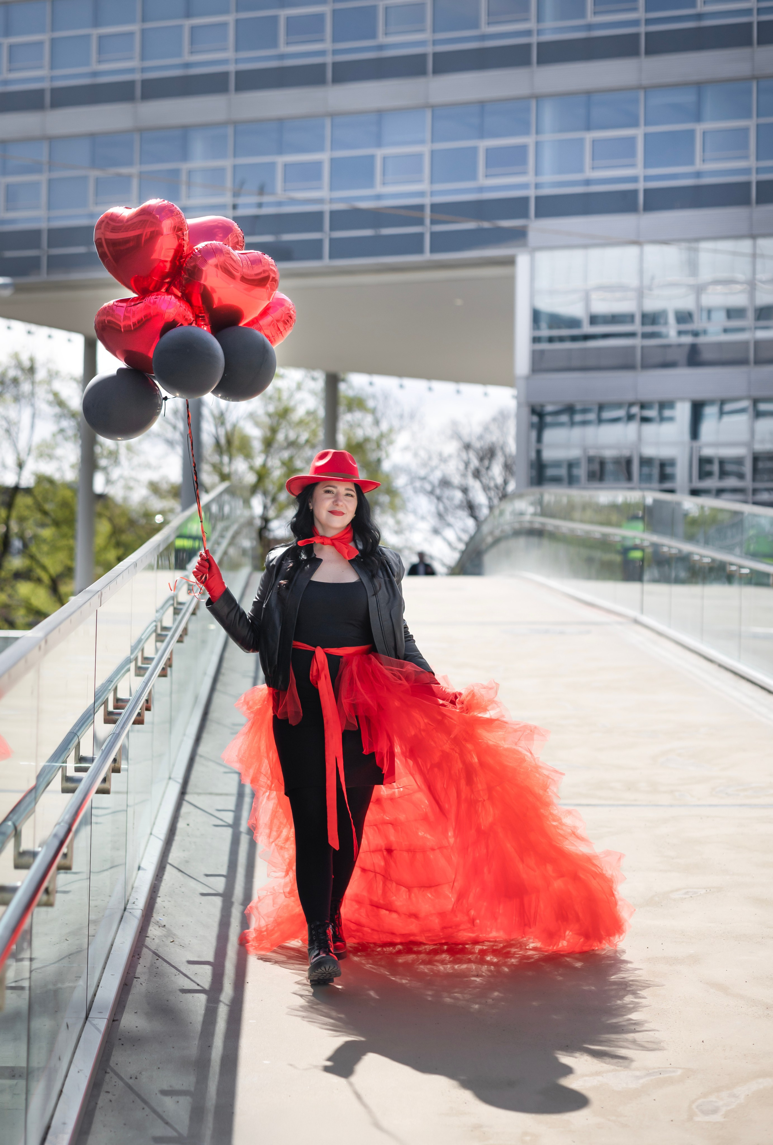 Balloons and red skirt. Фотограф в Мюнхене