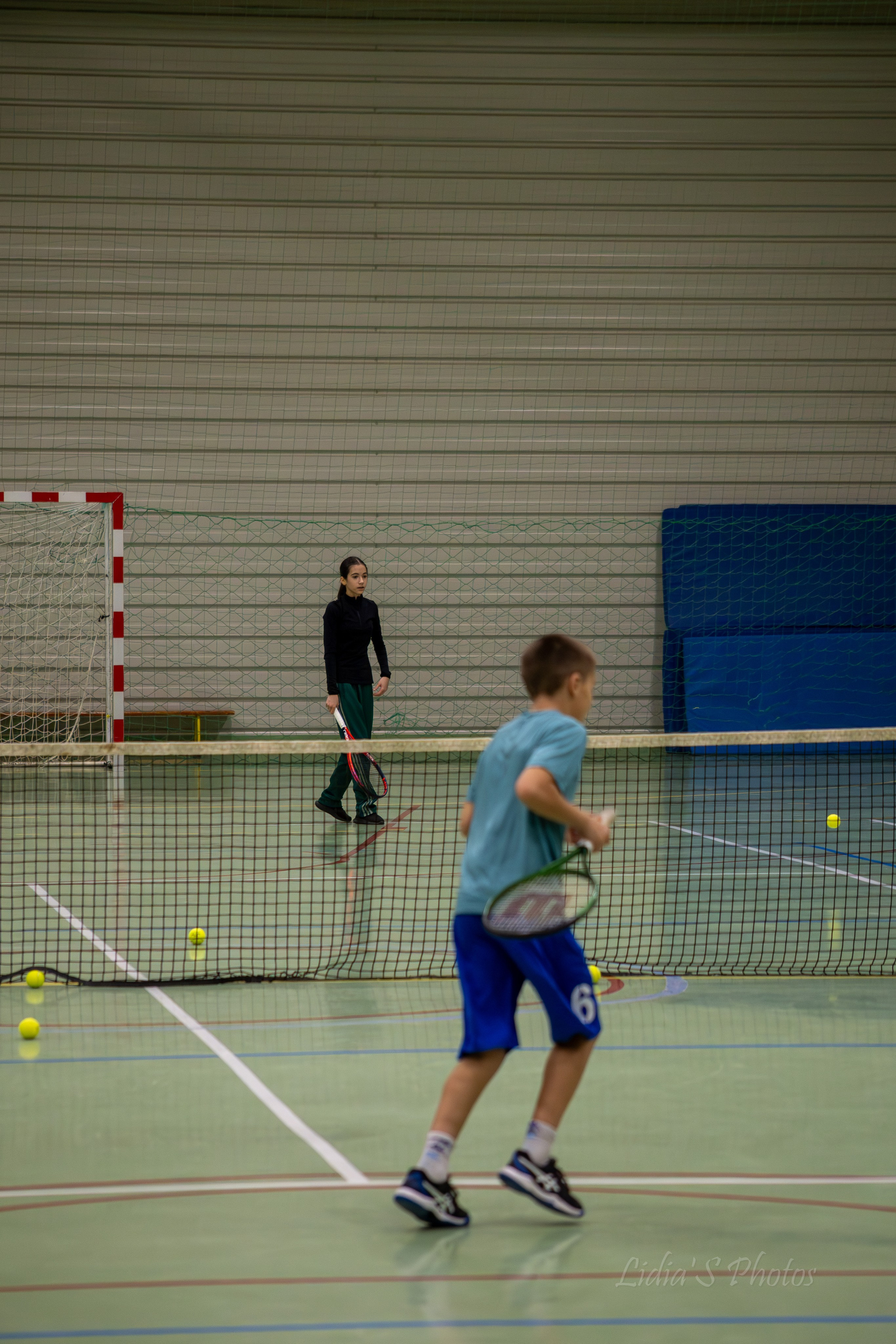 Turneu tenis de camp în sală. Fotograf. Lucrez cu oameni, produse și spații. Portret și fotografie creativă. Bacău, România. Lidia Savinoiu