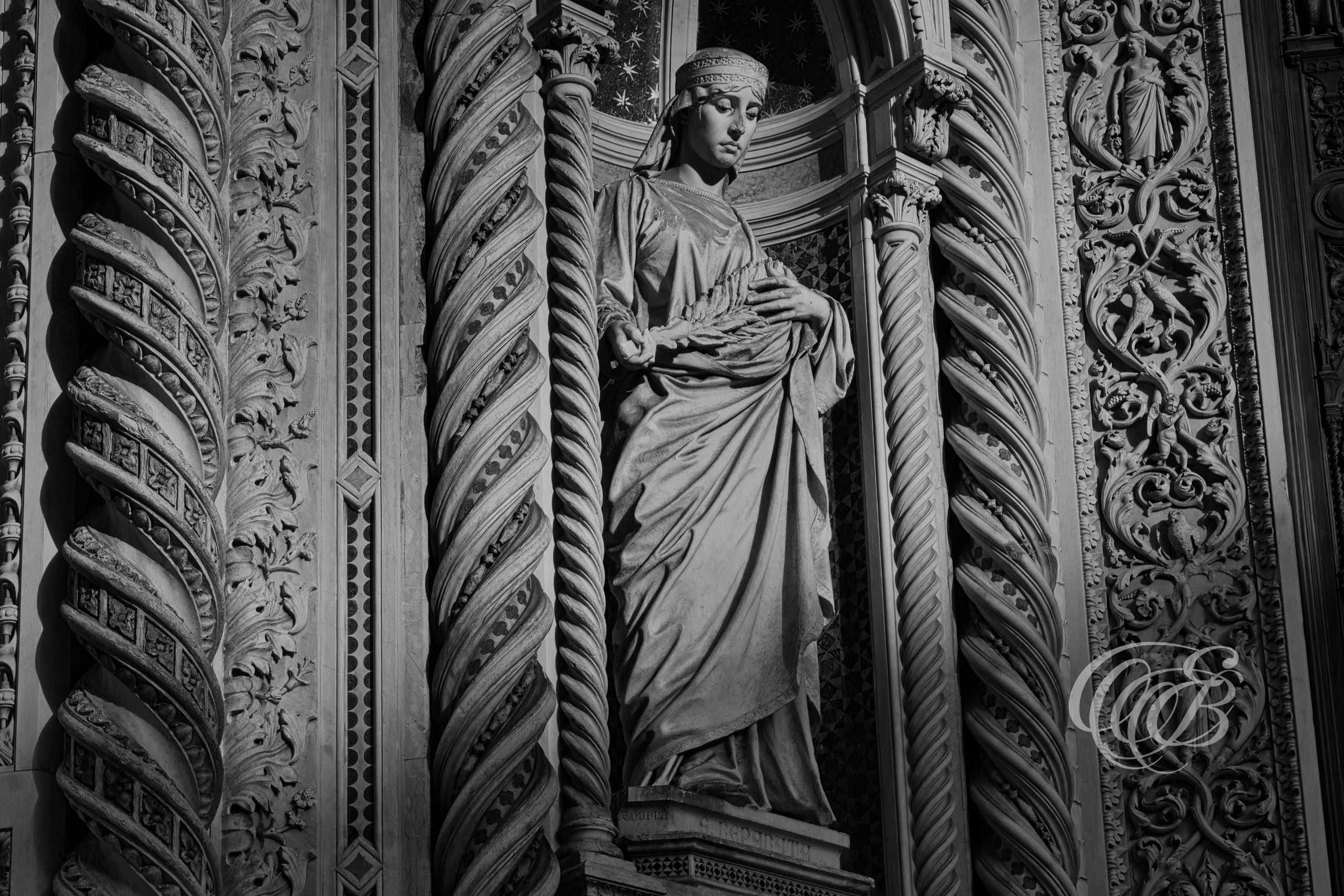 Florence Italy - Saint Reparata Sculpture outside Santa Maria del Fiore - B&W - Eduardo Bartoli Fine Art Photography - Black-and-white photograph of the Saint Reparata sculpture outside Santa Maria del Fiore in Florence, Italy – fine art photography by Eduardo Bartoli.
