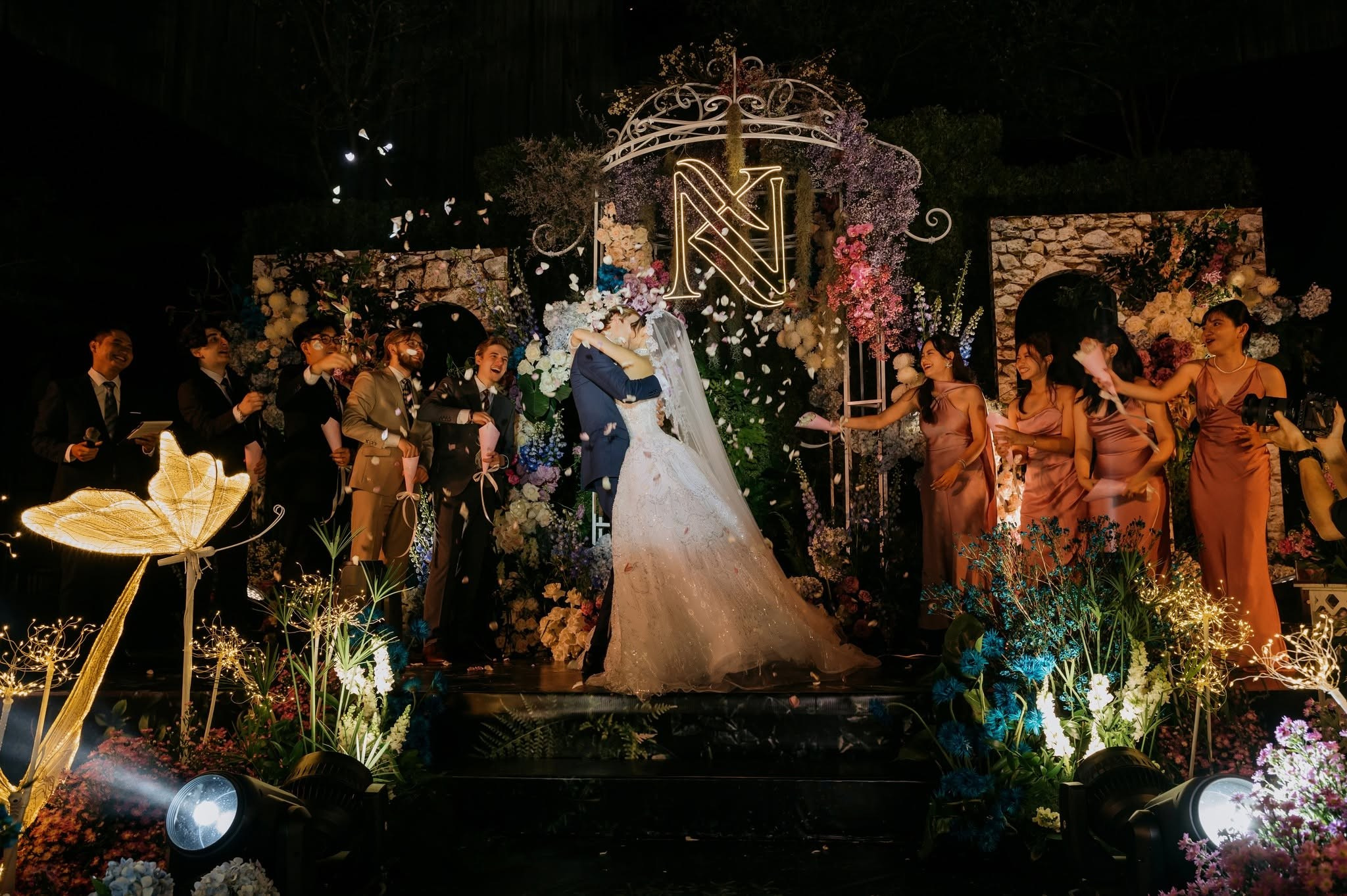 𝐊𝐞𝐥𝐥𝐢𝐞 & 𝐍𝐢𝐤𝐥𝐚𝐬 / Destination Wedding. Saigon Wedding Present | Art Beyond Moments