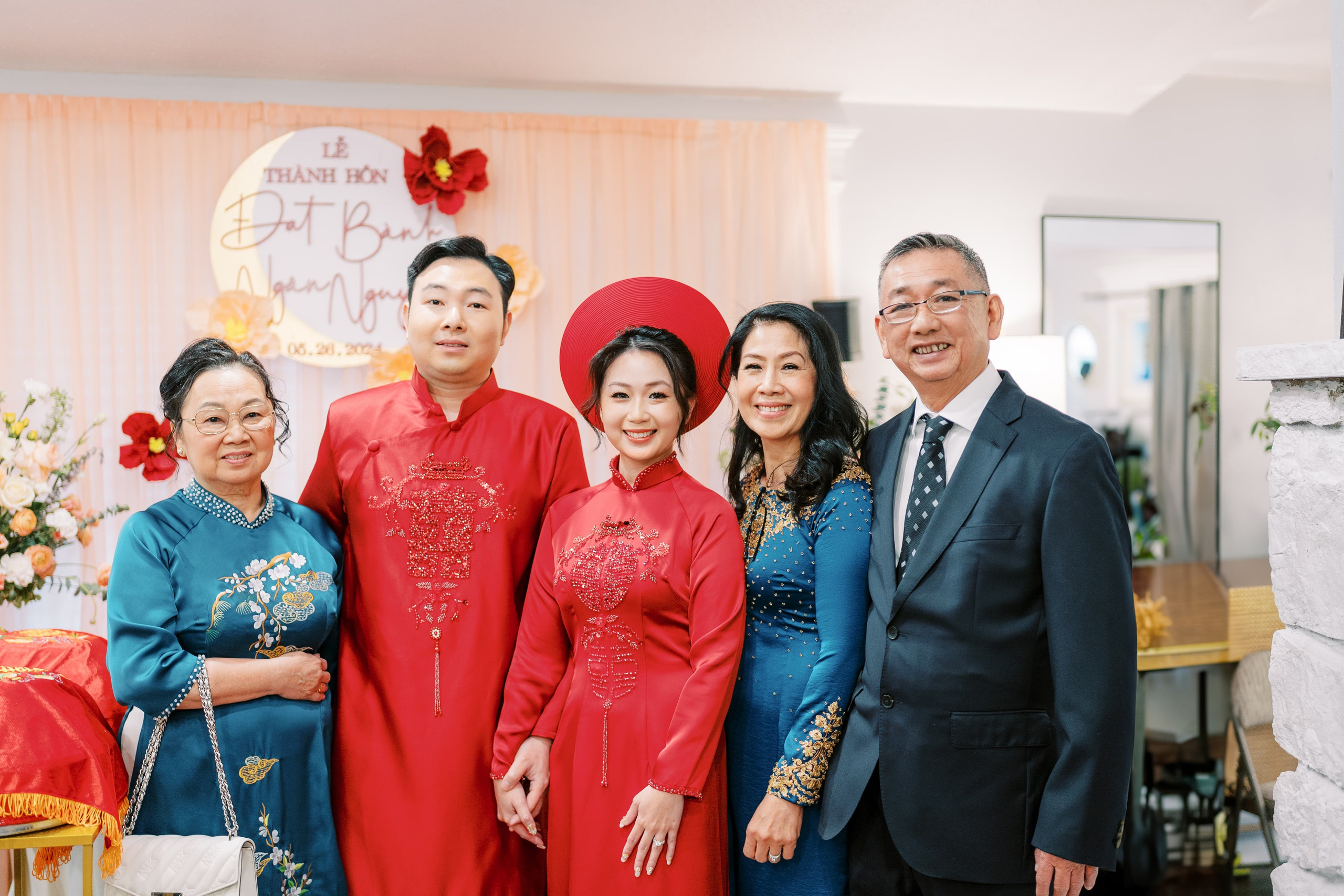 Vietnamese Tea Ceremony. Bellevue, WA. July 2024. EVAN ARISTOV WEDDING PHOTOGRAPHY — Seattle Wedding Photographer