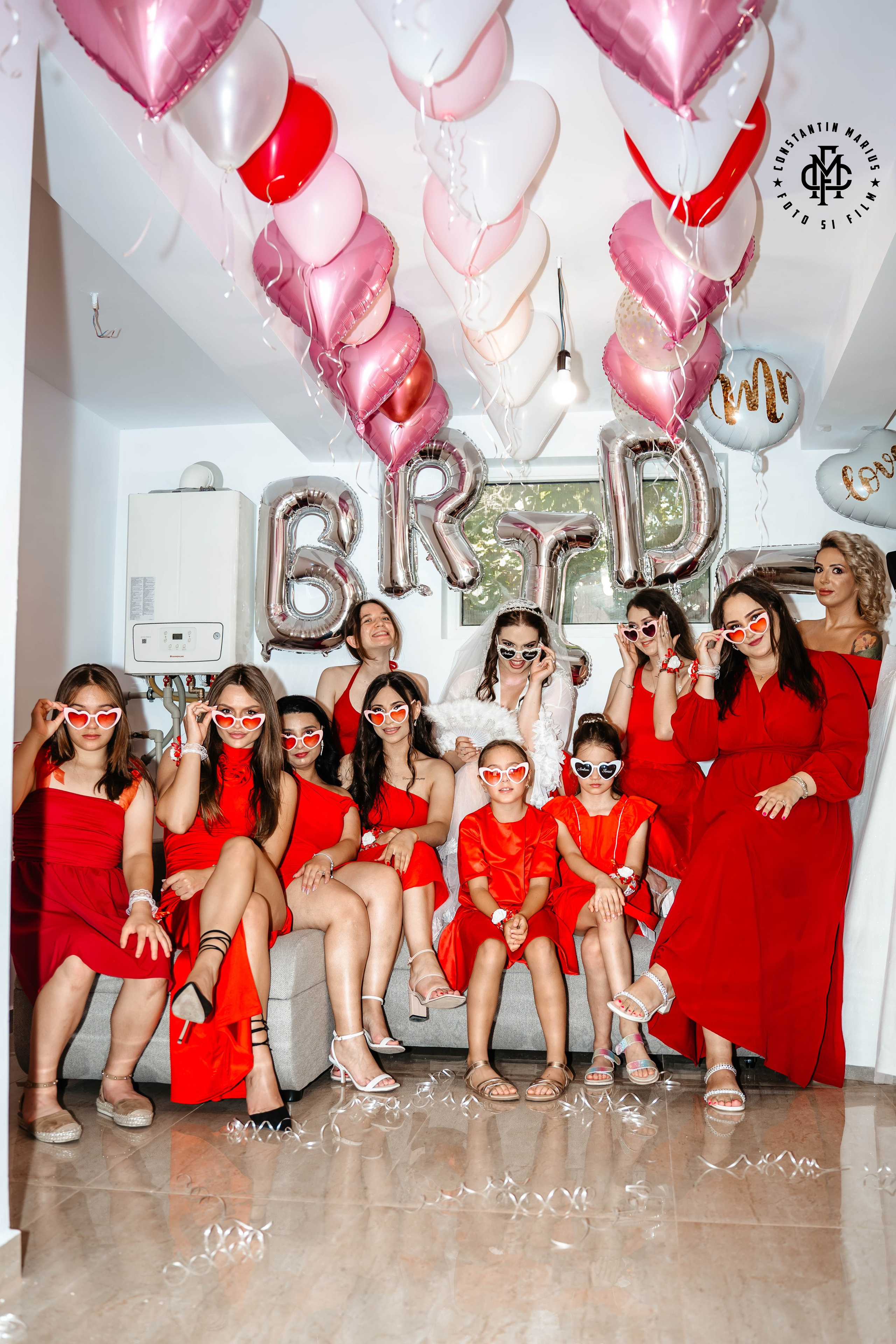 WEDDING PHOTOGRAPHY. DESPRE NOI