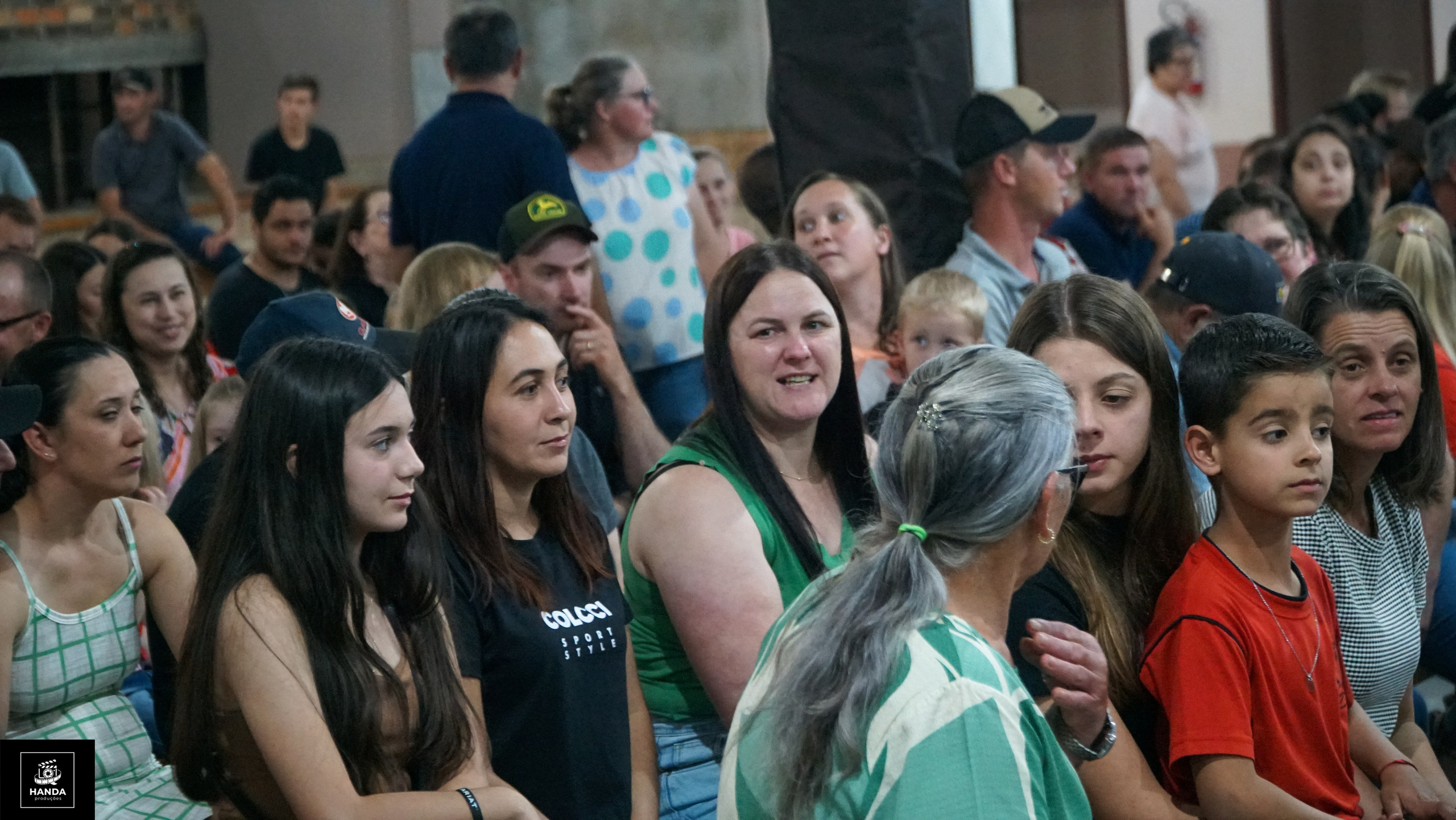 Noite autógrafos colégio Aurélio Buarque de Holanda. Handa Produções