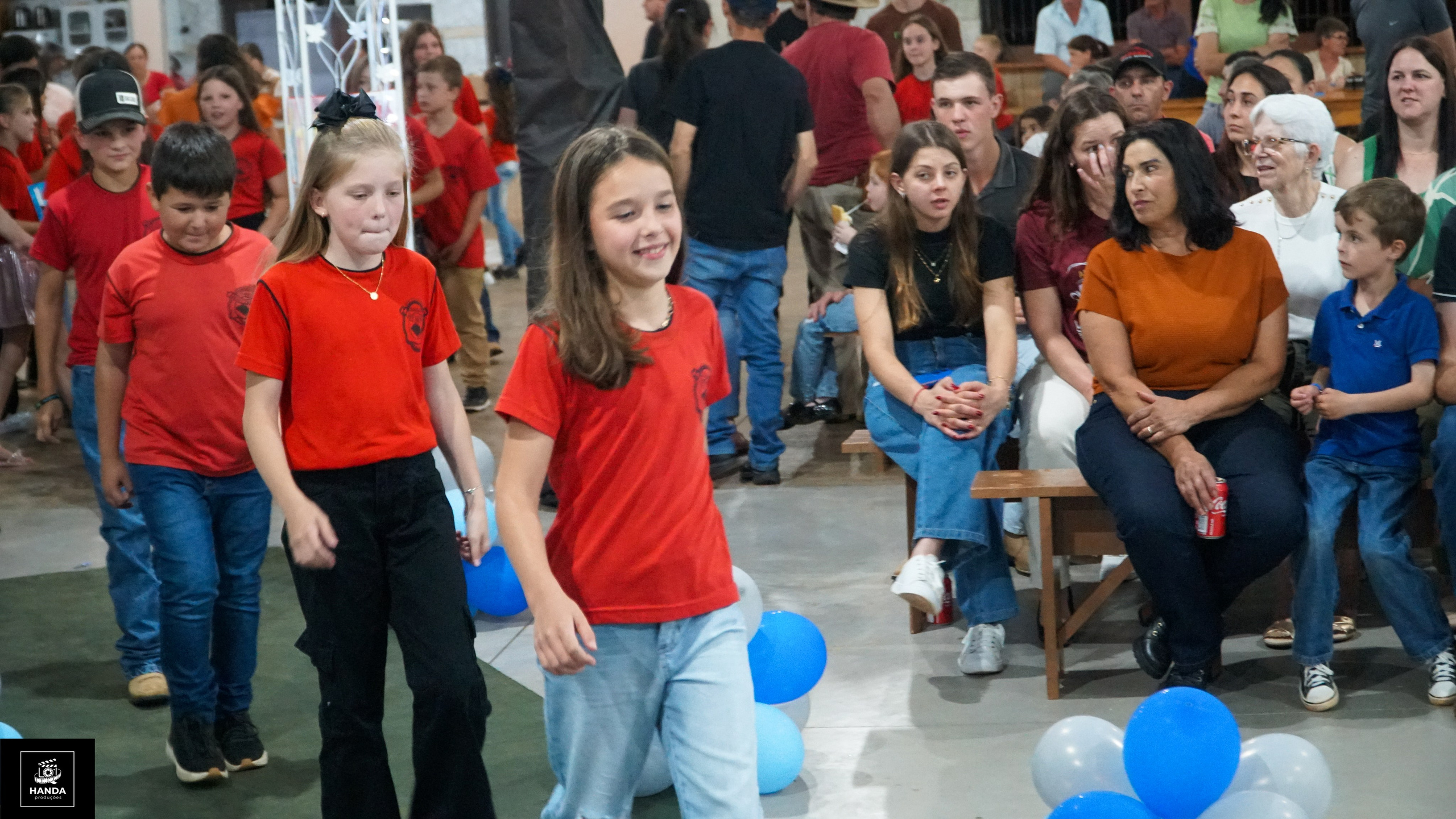 Noite autógrafos colégio Aurélio Buarque de Holanda. Handa Produções