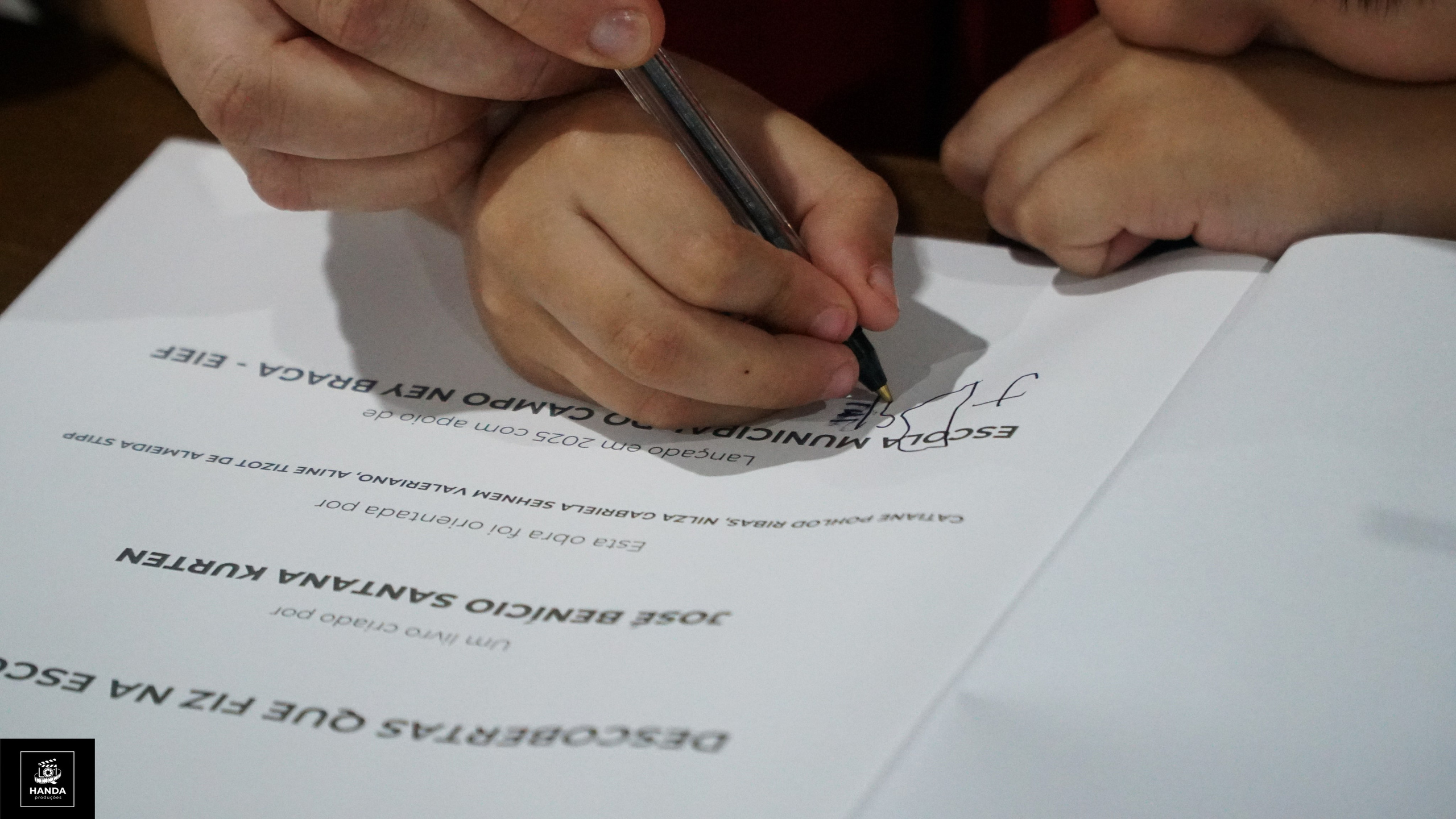 Noite autógrafos colégio Aurélio Buarque de Holanda. Handa Produções