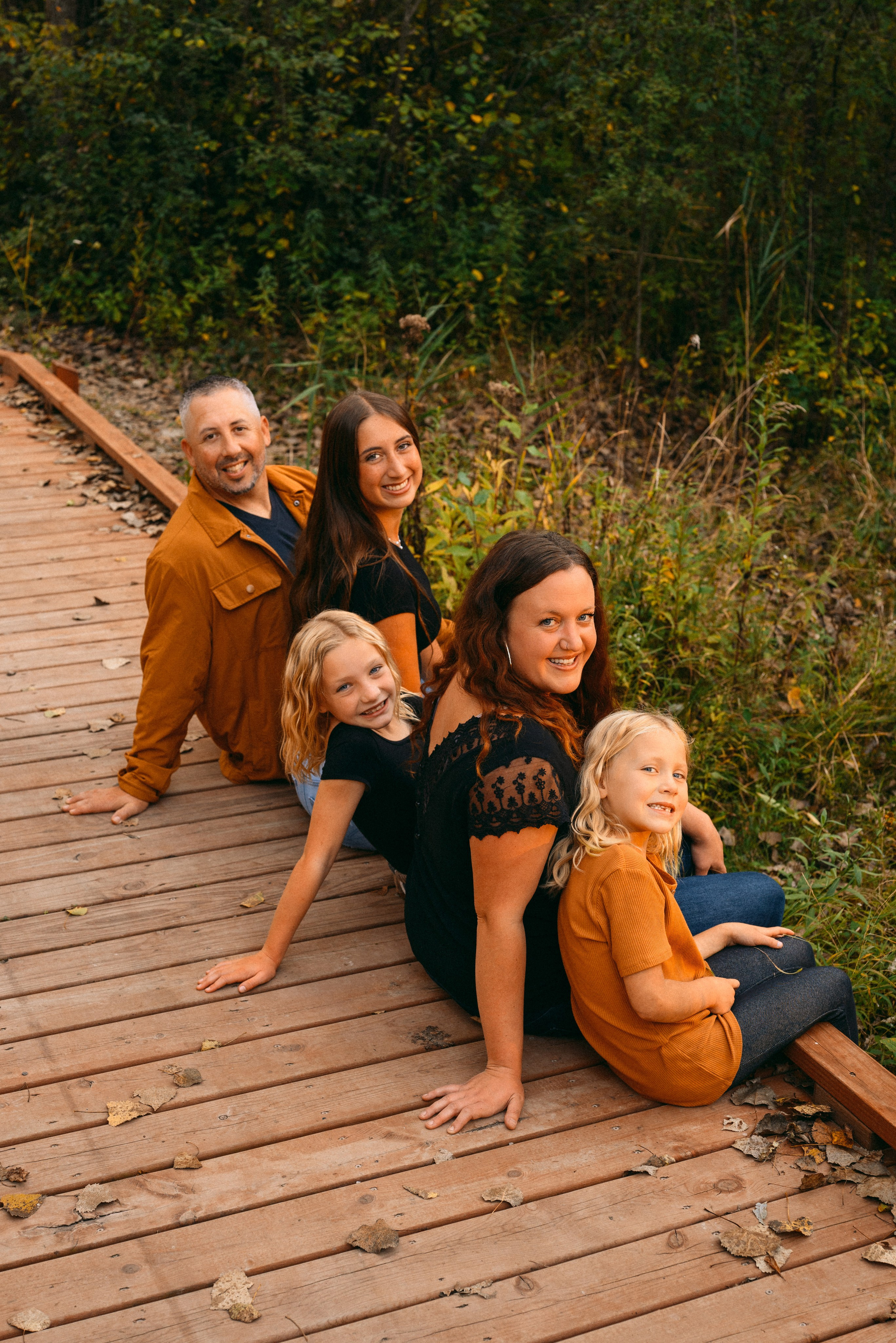 Award-winning family photographer serving Green Bay and De Pere areas. Specializing in outdoor family portraits, multi-generational sessions, and sunset beach photos at Bay Beach.