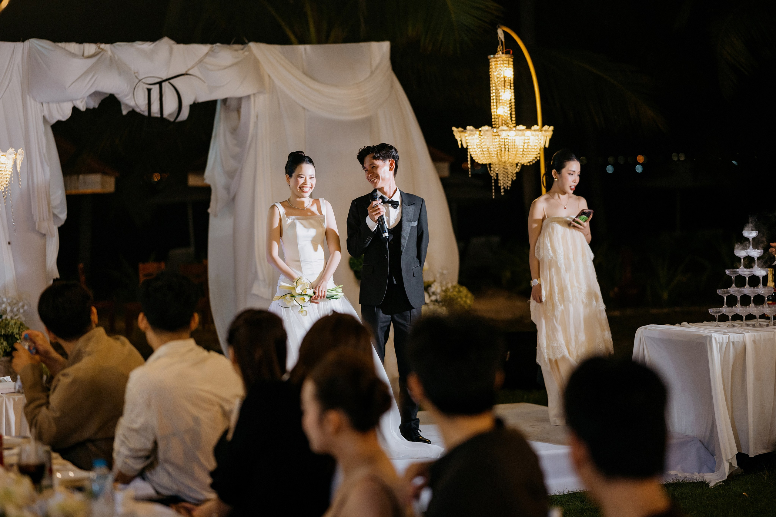 DIEU & THINH/Destination Wedding. Nhiếp ảnh gia đám cưới hàng đầu tại Thành Phố Hồ Chí Minh