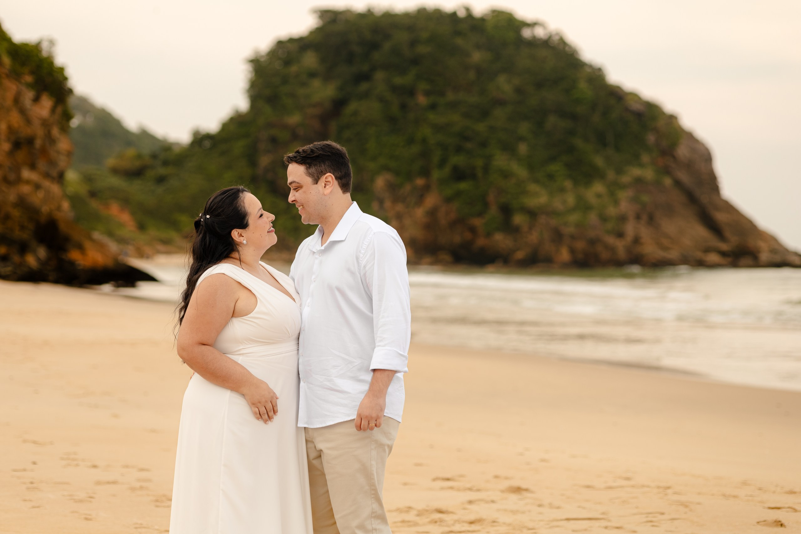 Casamento intimista na Praia Brava em Itajaí da Edilaine e do Lennon
