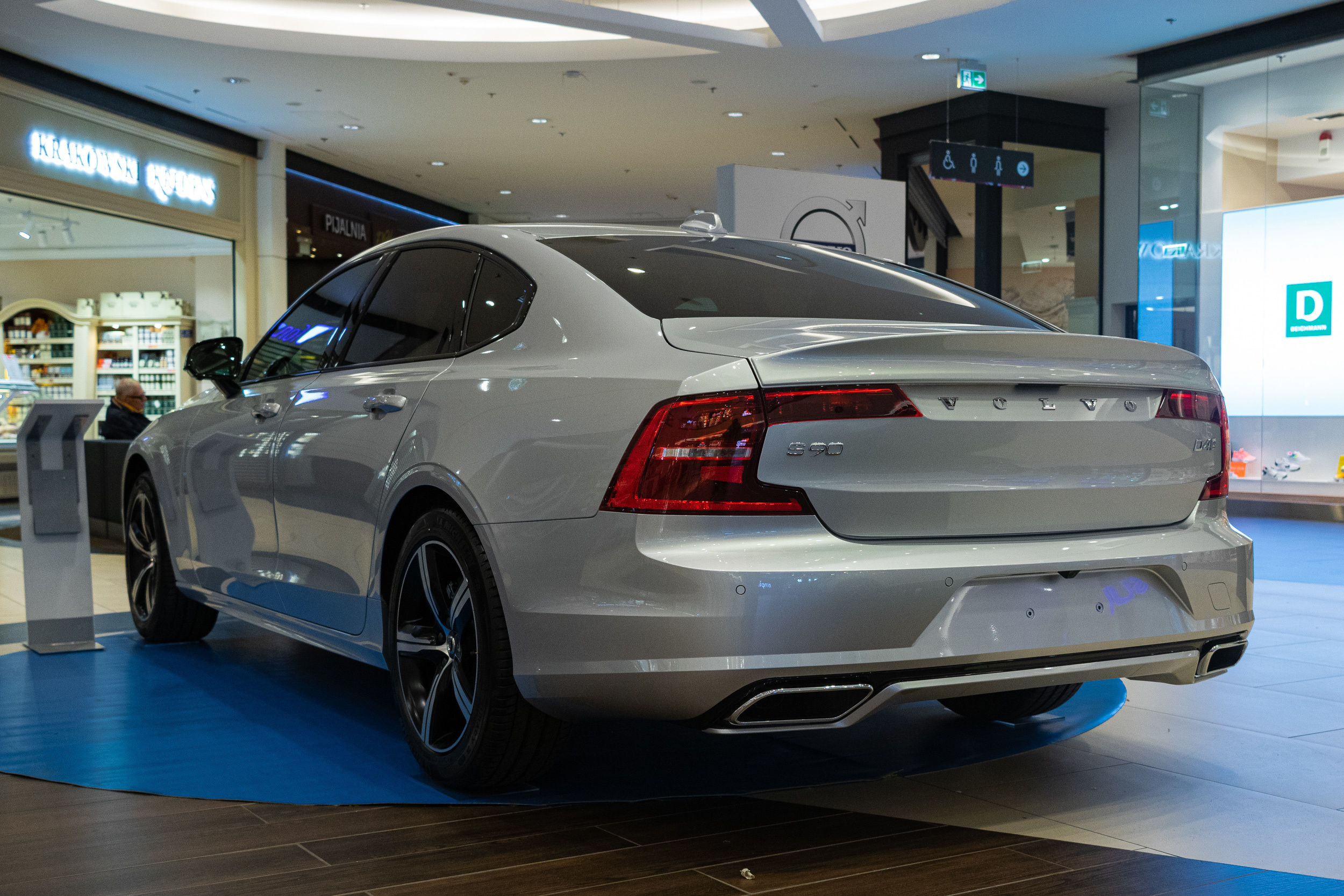 Wystawa aut, Magnolia park Wrocław. Dimitri Ilkov Photography — Capturing Life’s Moments in Edmonton, Cana