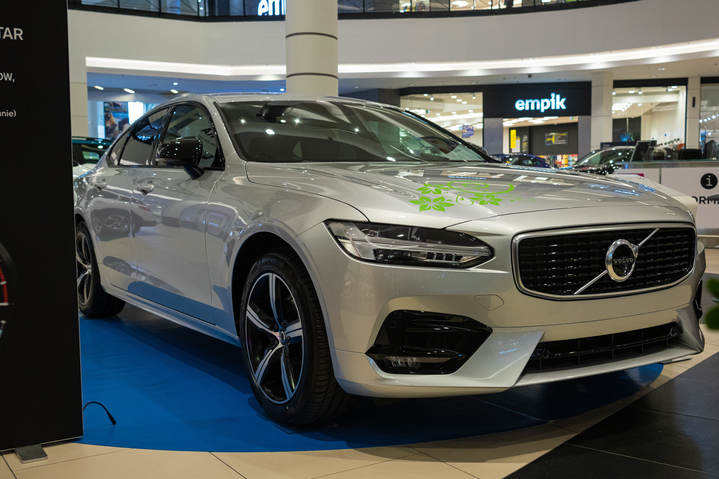 Wystawa aut, Magnolia park Wrocław. Dimitri Ilkov Photography — Capturing Life’s Moments in Edmonton, Cana