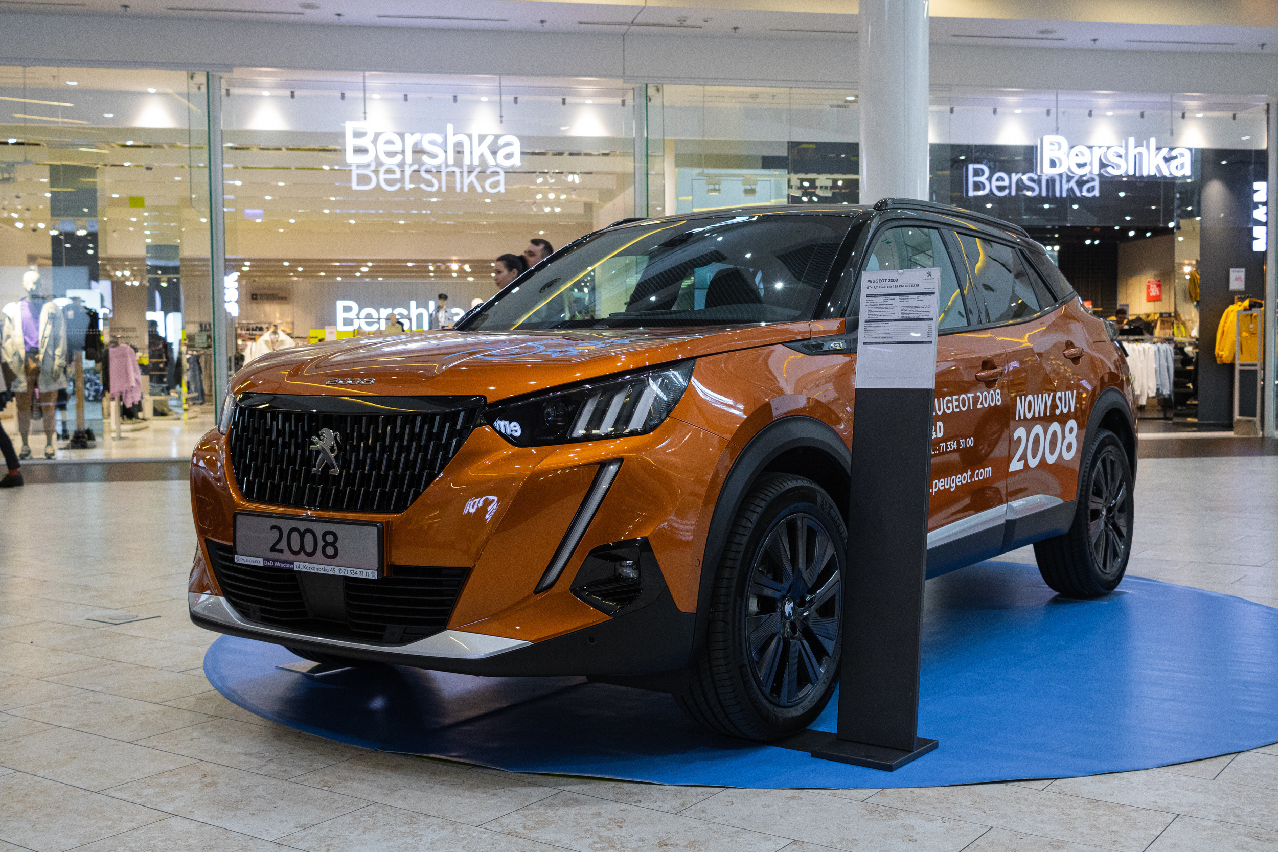 Wystawa aut, Magnolia park Wrocław. Dimitri Ilkov Photography — Capturing Life’s Moments in Edmonton, Cana