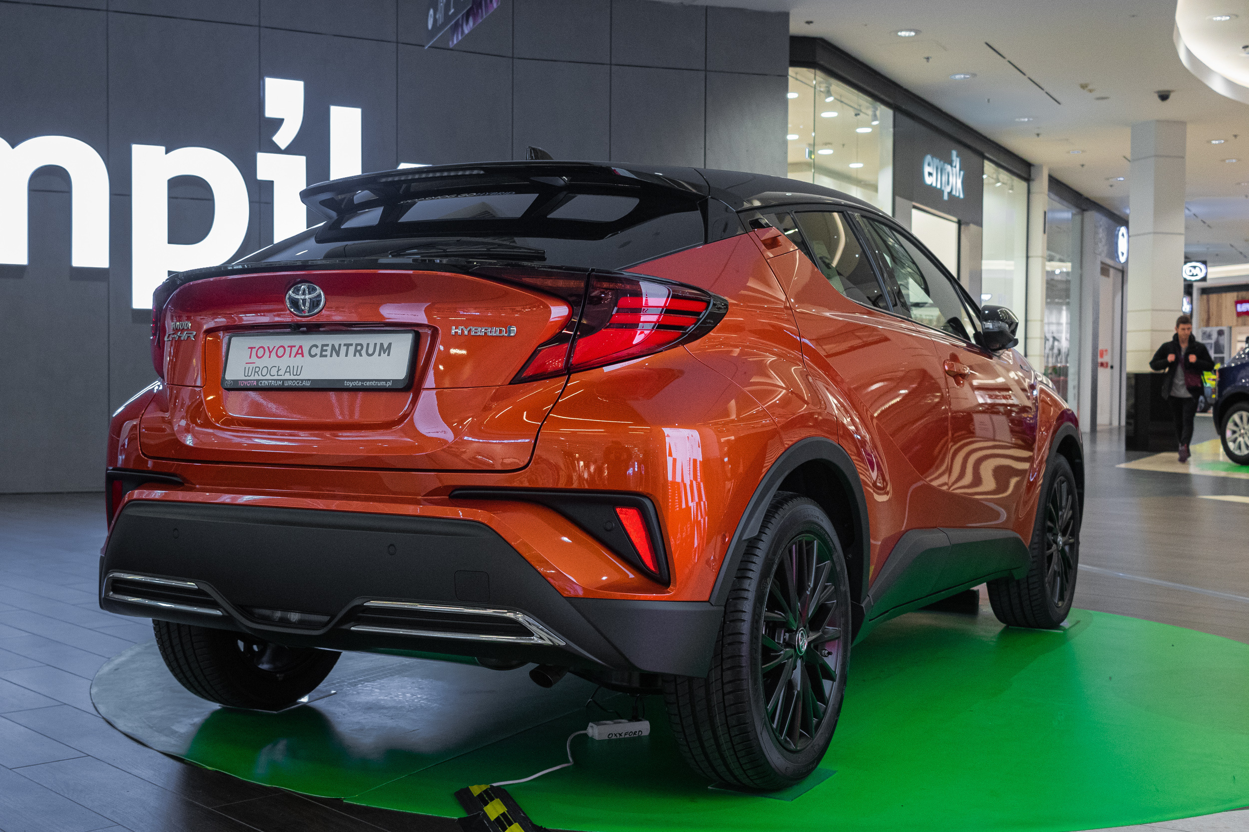 Wystawa aut, Magnolia park Wrocław. Dimitri Ilkov Photography — Capturing Life’s Moments in Edmonton, Cana