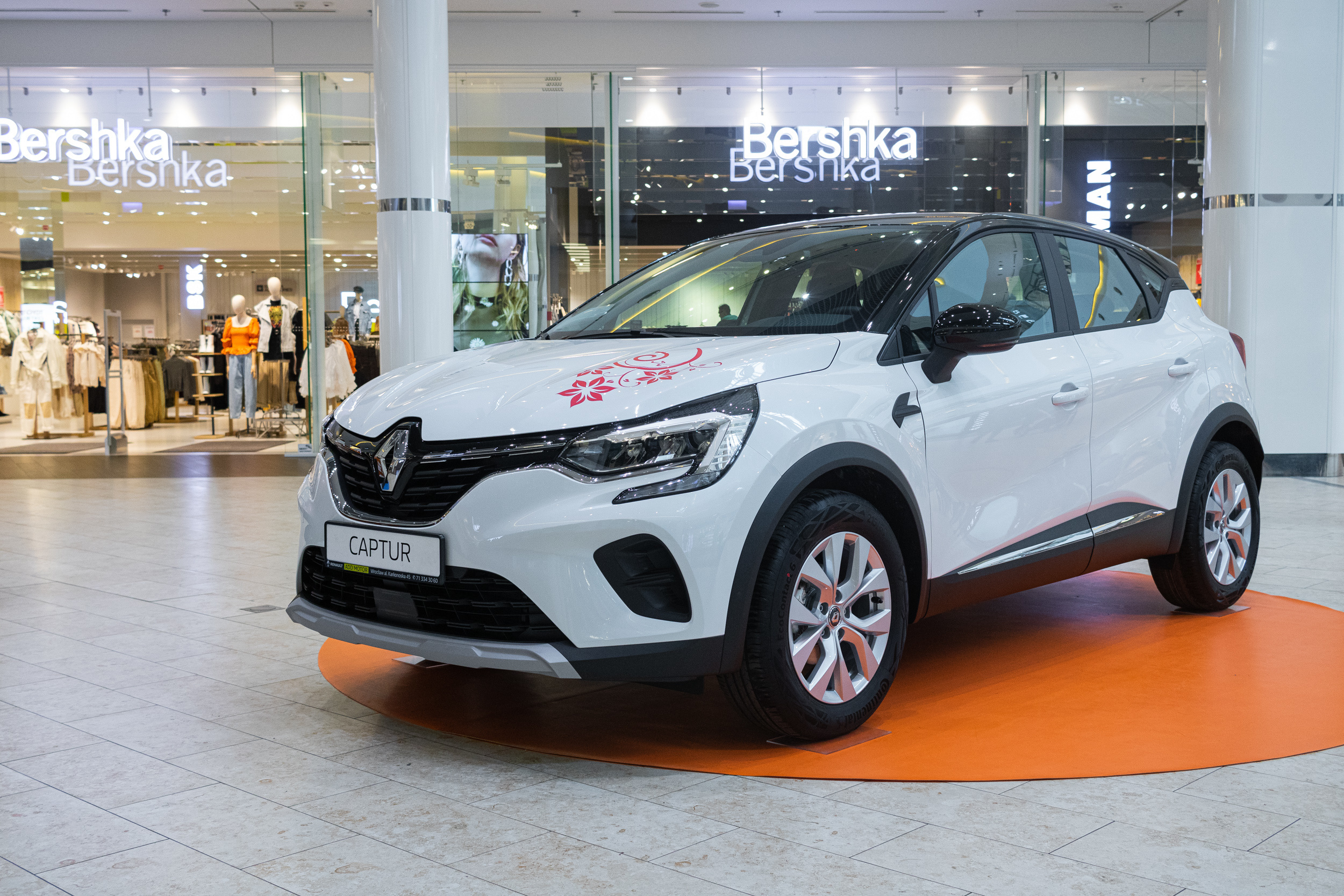 Wystawa aut, Magnolia park Wrocław. Dimitri Ilkov Photography — Capturing Life’s Moments in Edmonton, Cana