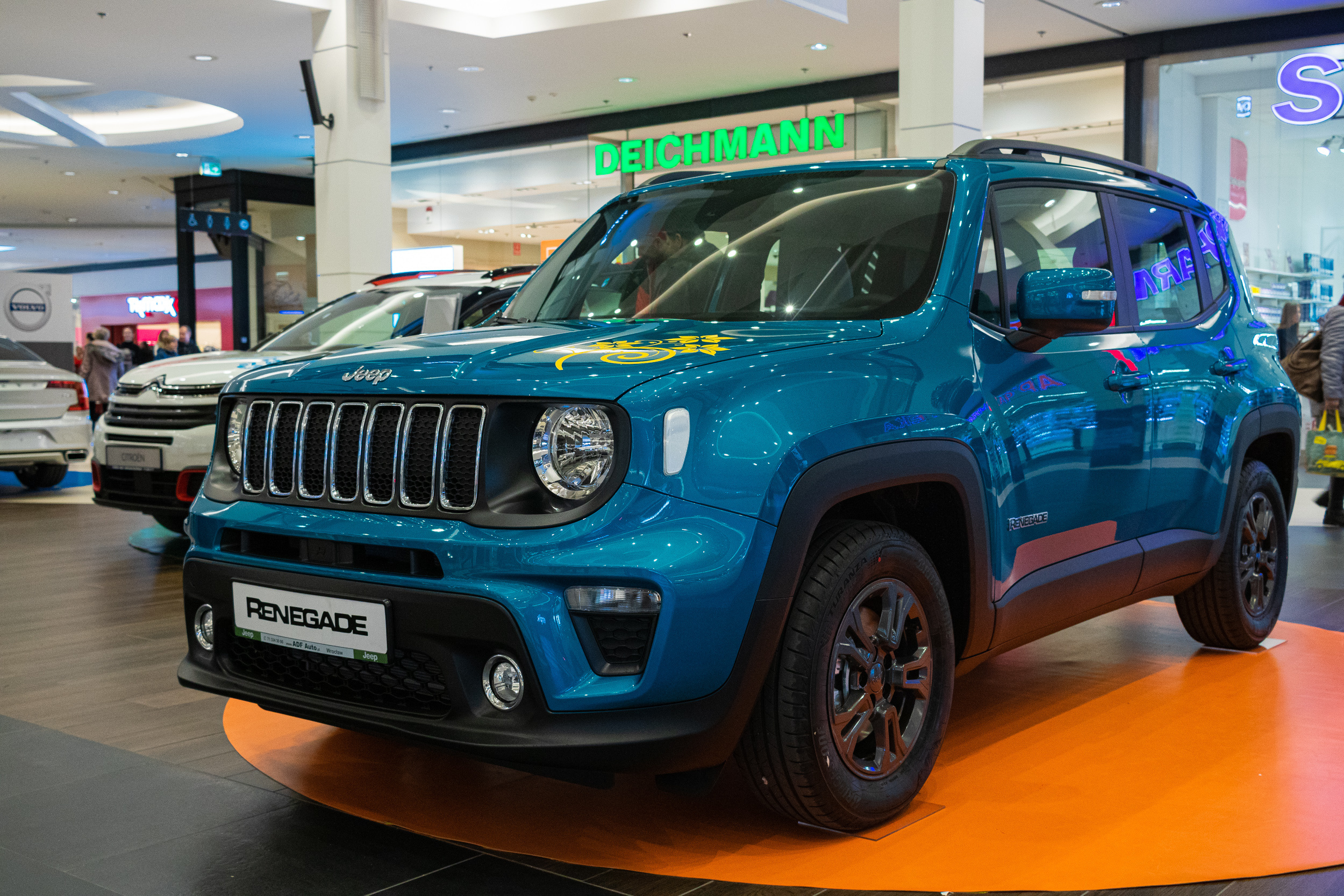 Wystawa aut, Magnolia park Wrocław. Dimitri Ilkov Photography — Capturing Life’s Moments in Edmonton, Cana